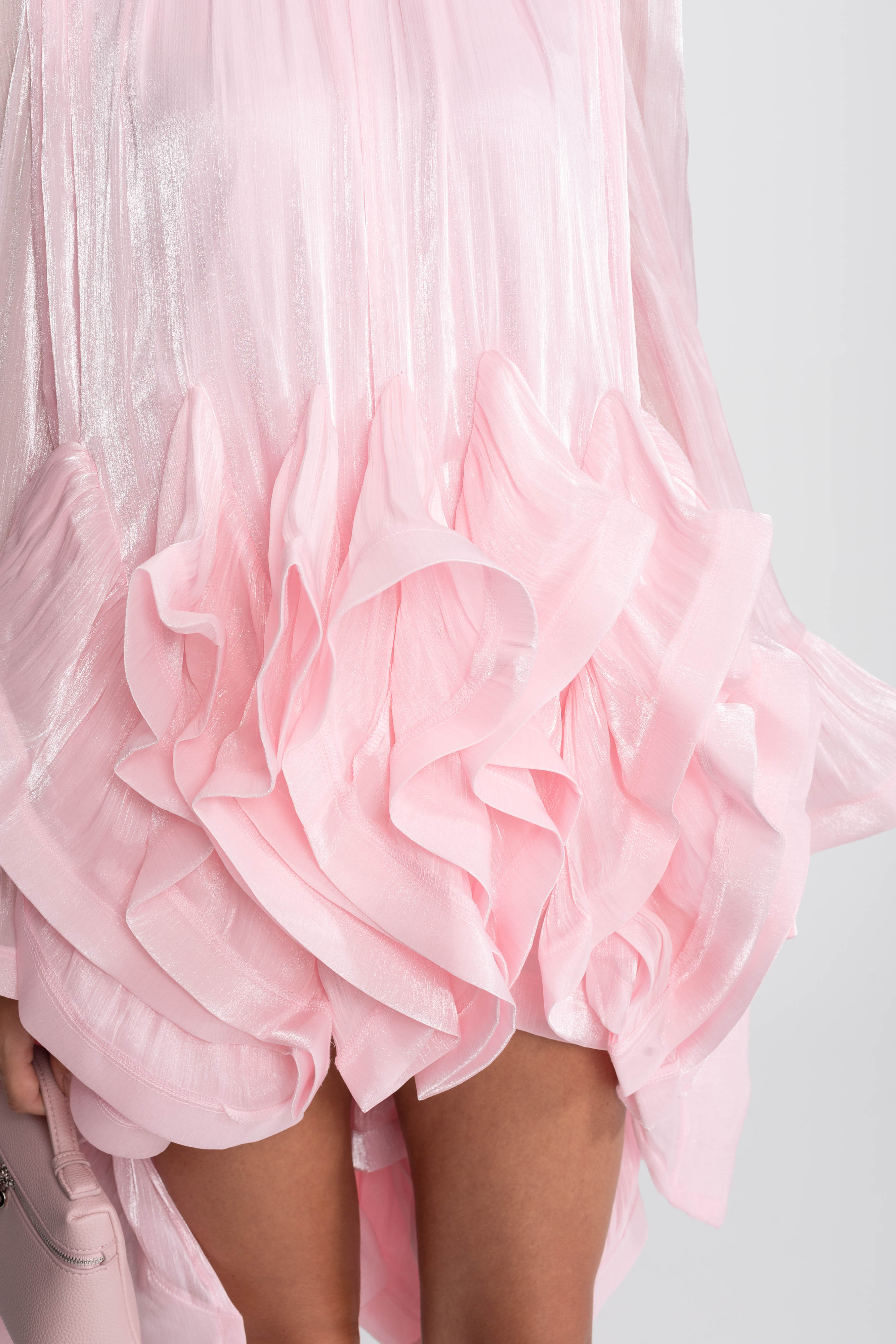 Mini-robe asymétrique à ourlet volanté avec finition satinée - Pink