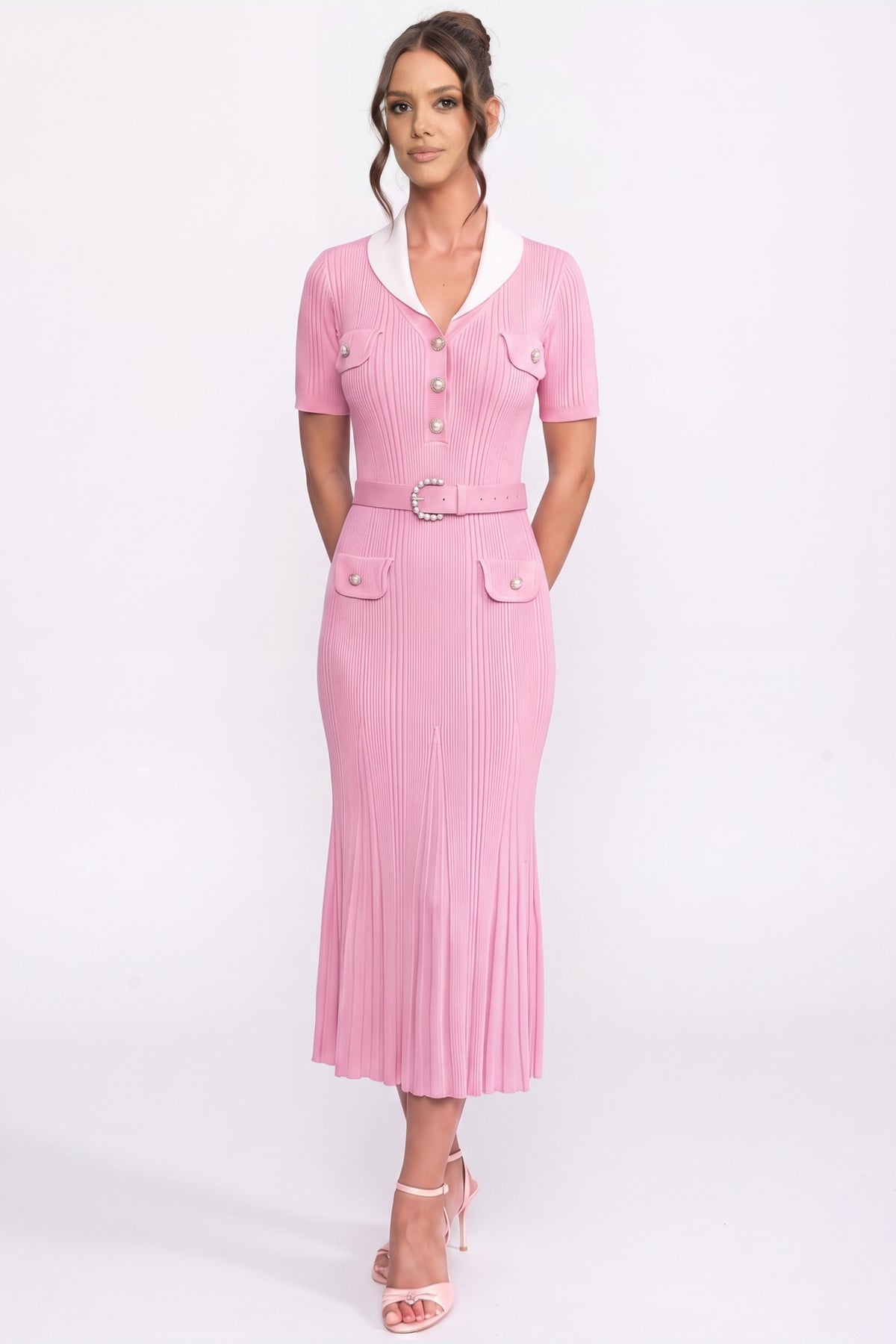 Robe midi en maille côtelée avec col blanc et ceinture de perles - Rose