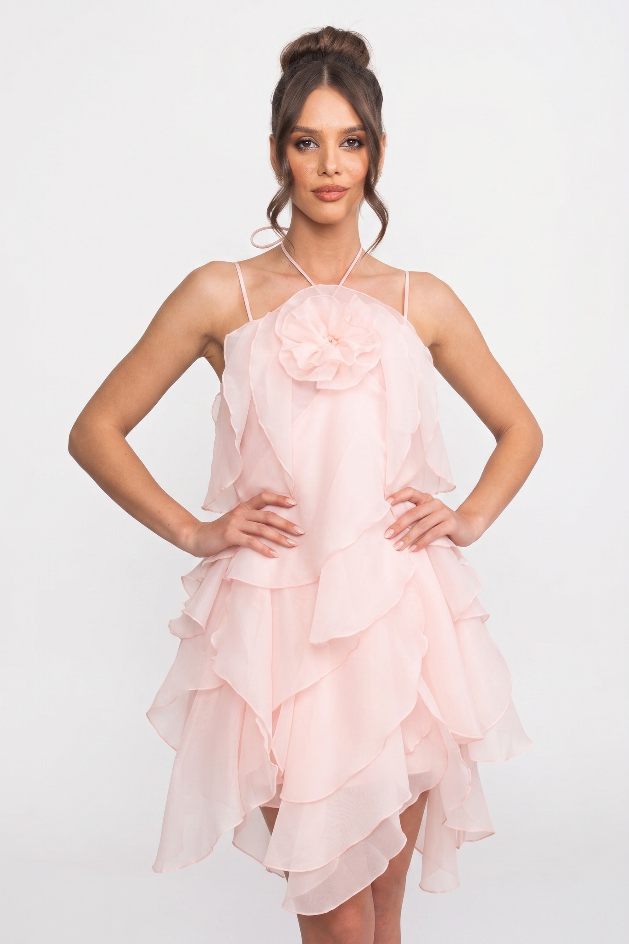 Mini-robe à volants superposés avec col halter floral 3D - Rose