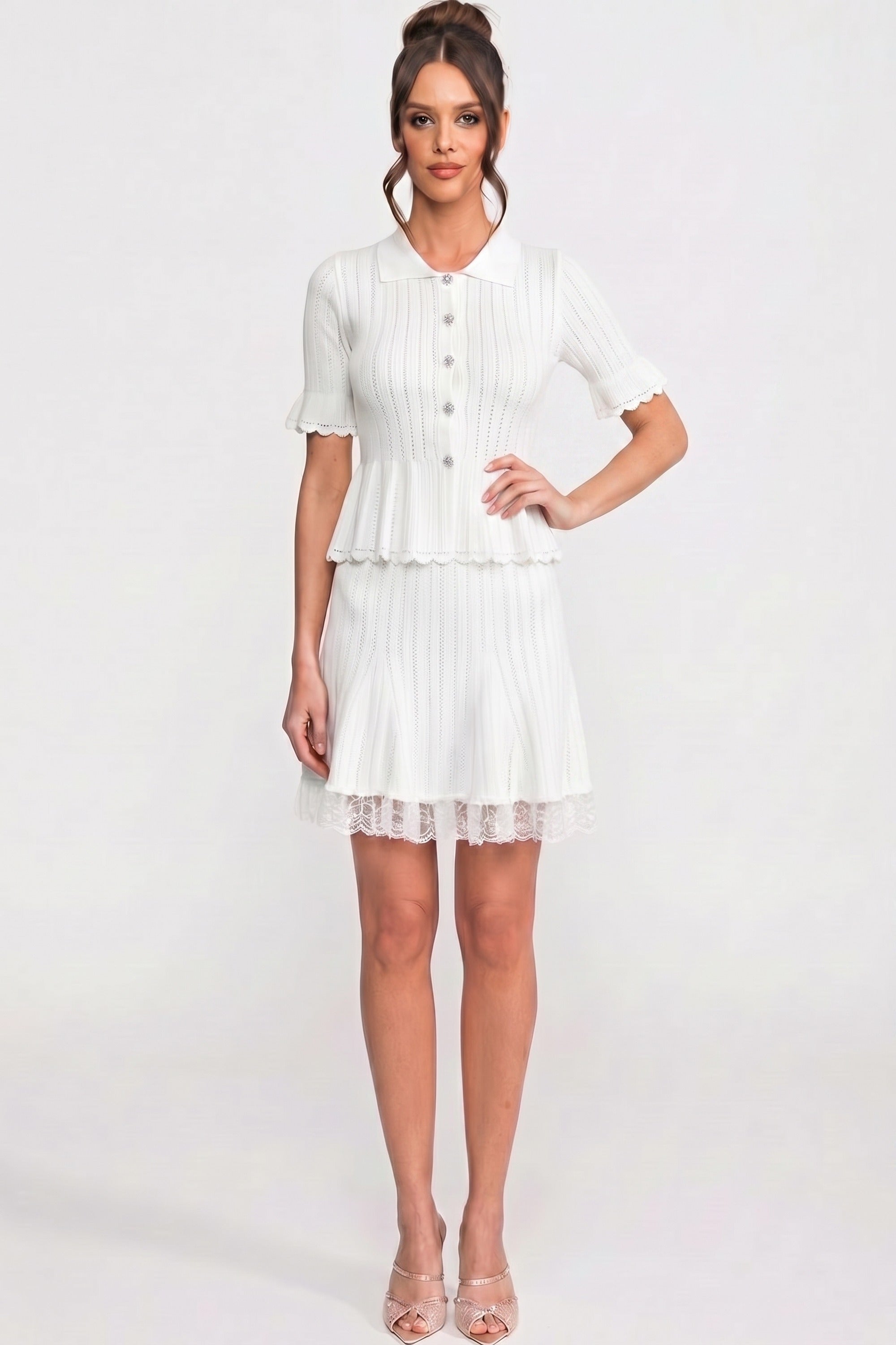 Robe mini en maille à col Peter Pan et basque avec ourlet en dentelle - Blanc