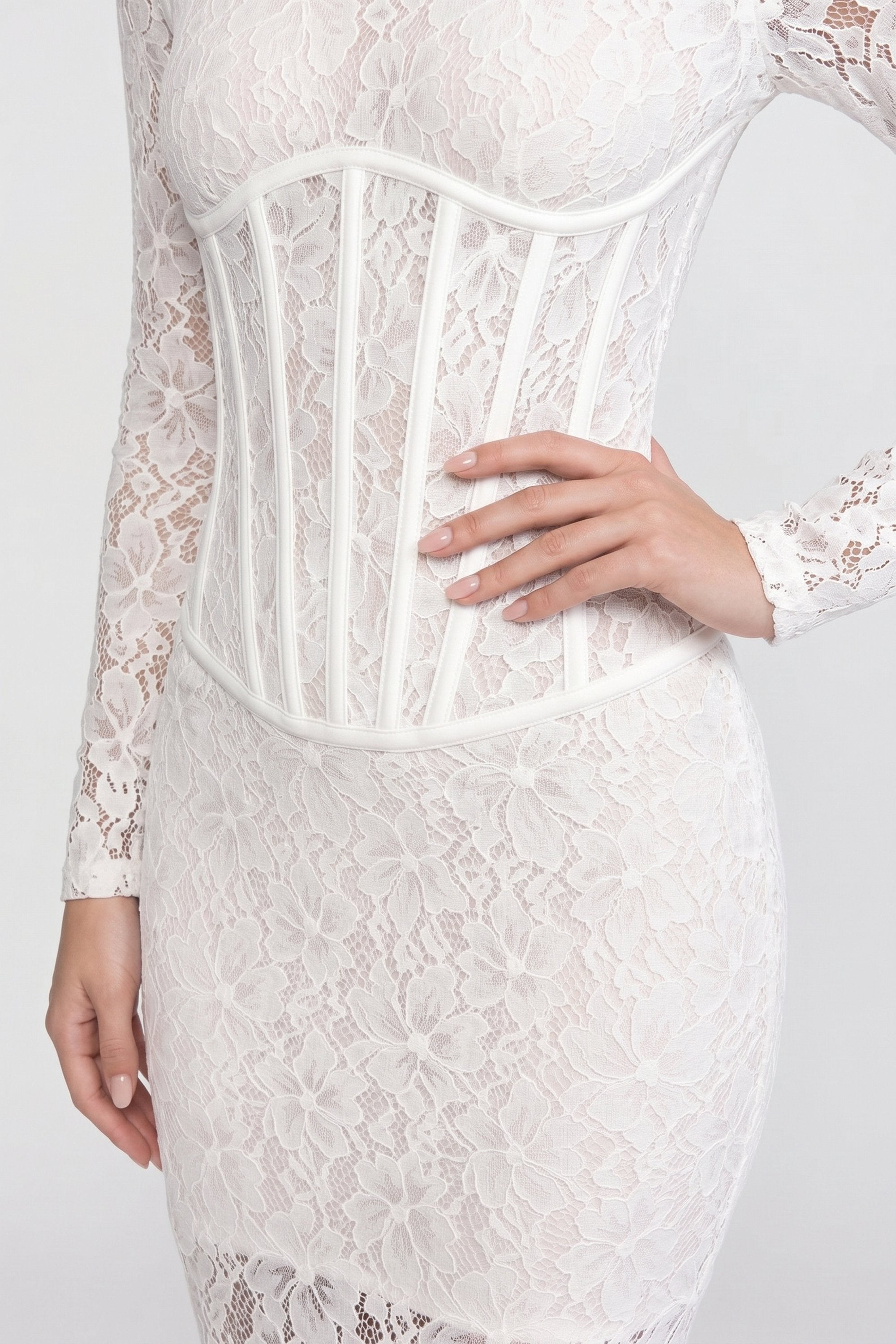 Robe maxi en dentelle à col montant et manches longues, silhouette colonne - Blanc