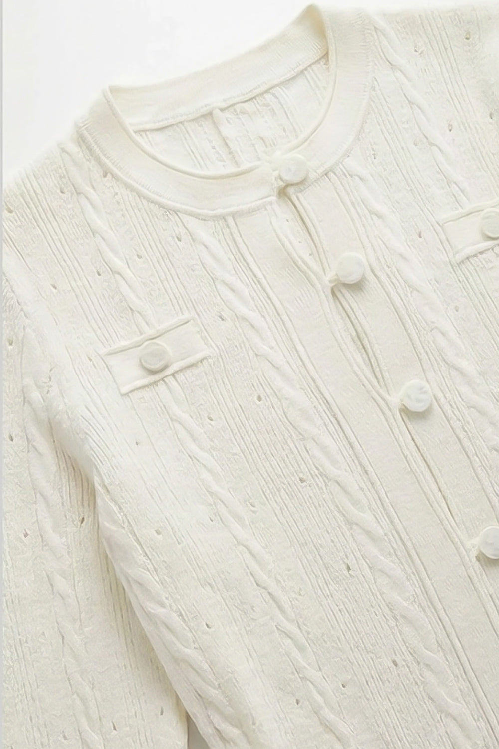 Robe midi en maille à boutons sur le devant avec détails pointelle – Ivoire