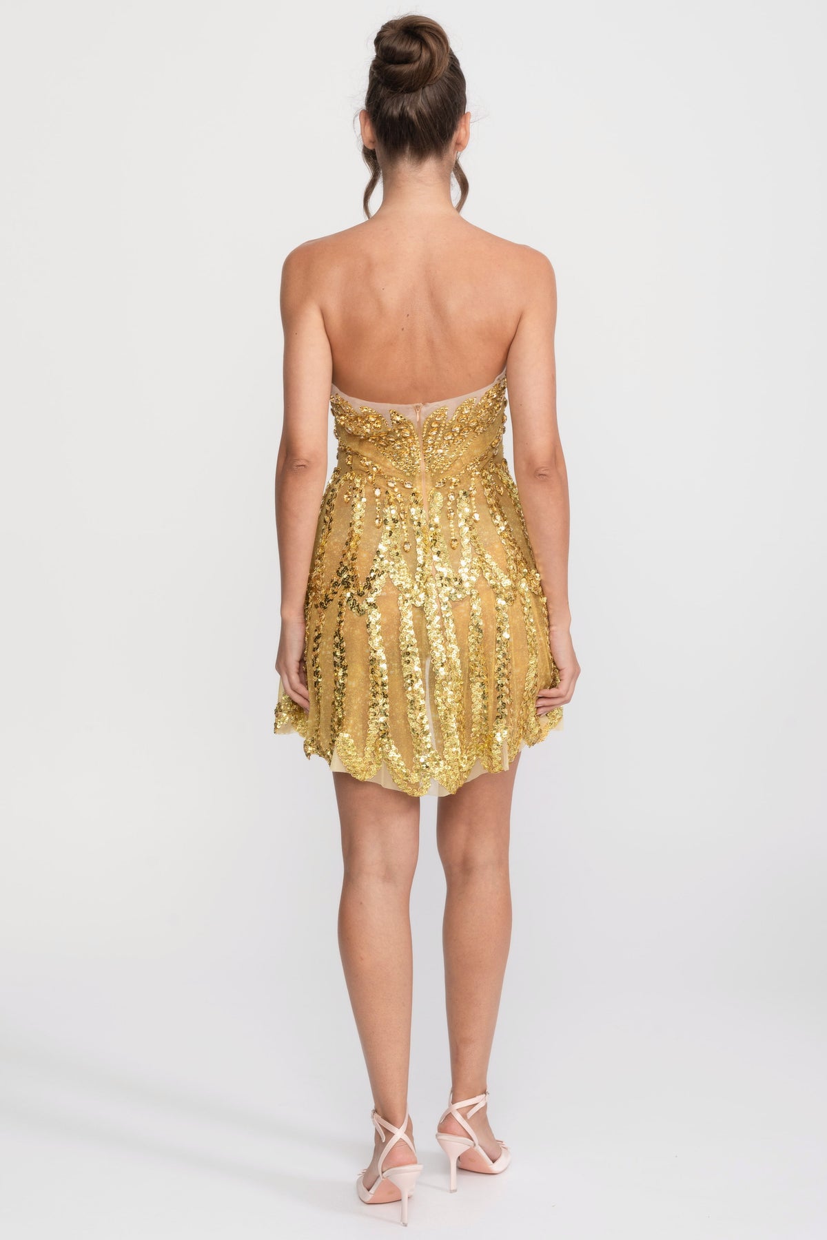 Robe mini ajustée-évasée ornée de bijoux avec décolleté cœur - Or 