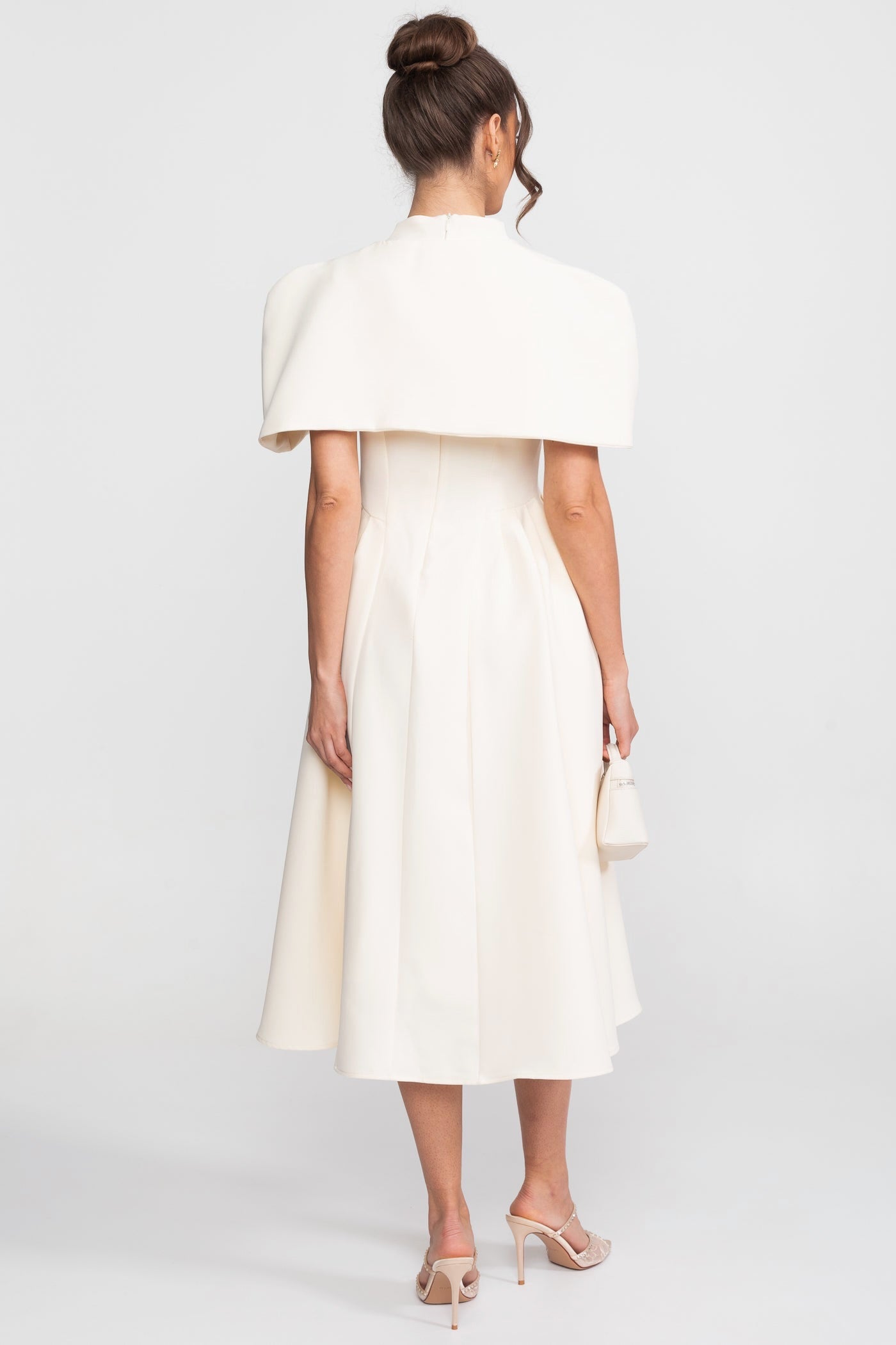 Robe midi trapèze à épaules cape structurées - Crème 