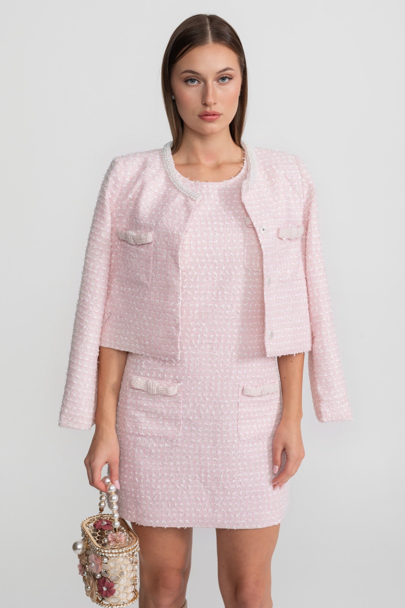 Robe courte en tweed ornée avec délicate bordure de perles - Rose clair 