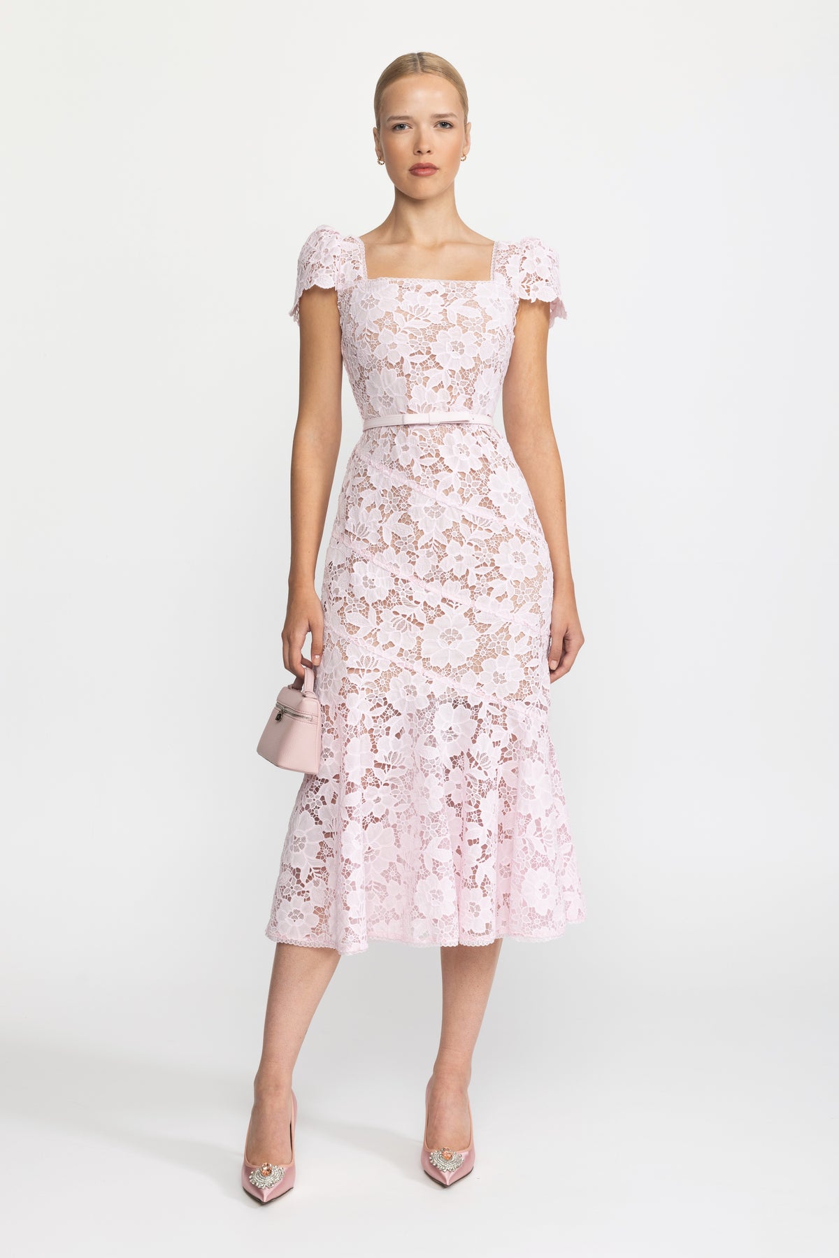 Robe midi en dentelle guipure à manches bouffantes - rose 