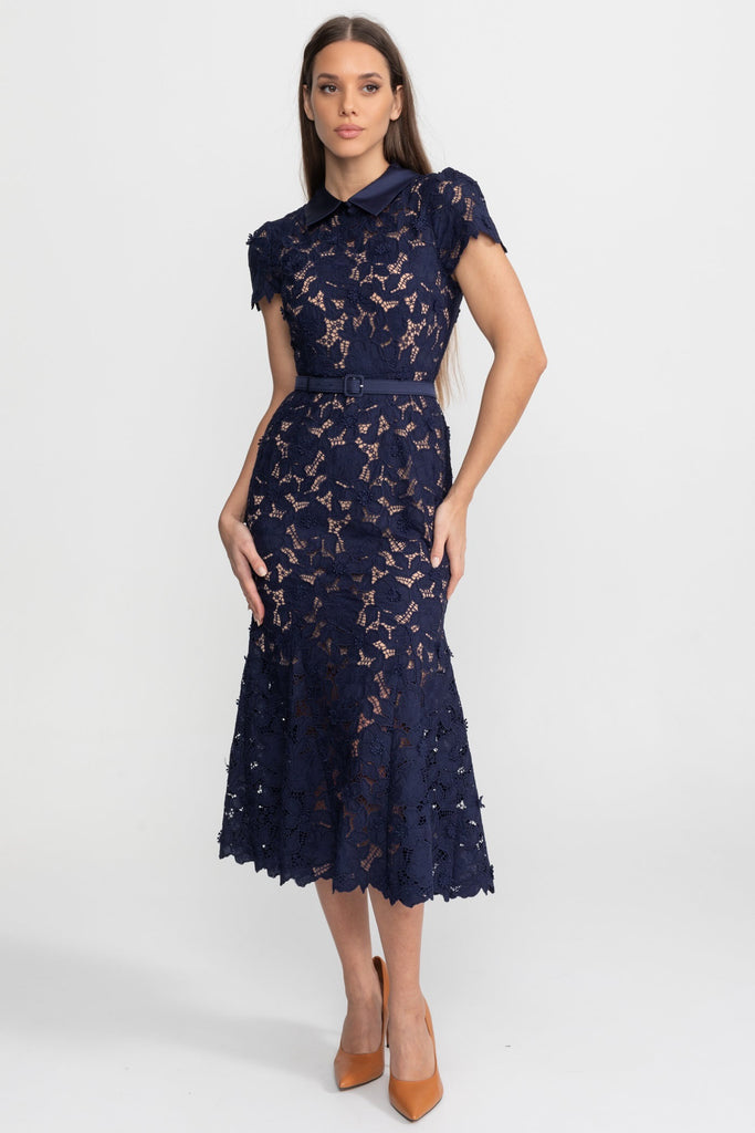 Robe Midi en Dentelle avec Taille Ceinturée et Col à Revers – Bleu marine 