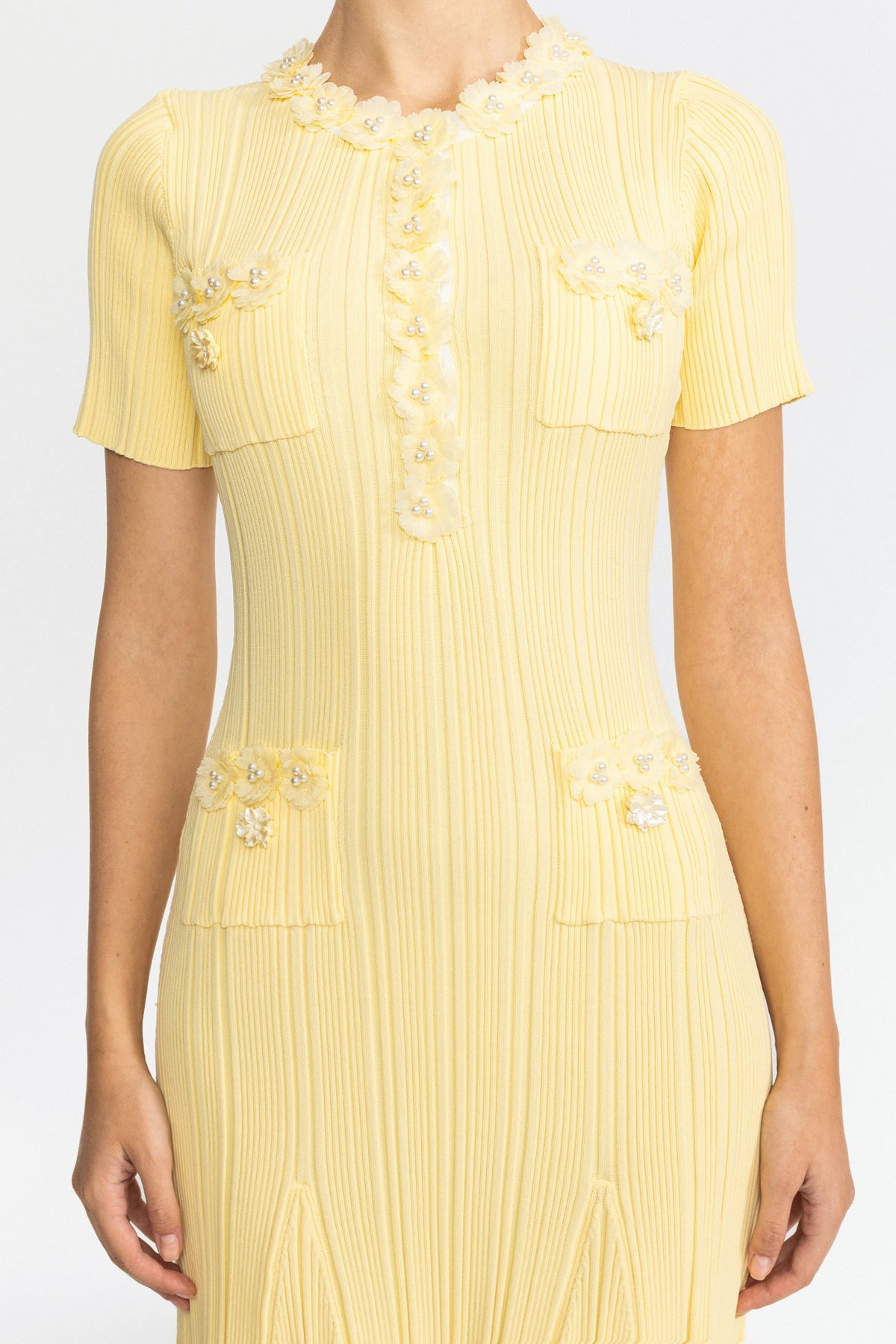 Robe midi en maille côtelée à fleurs appliquées - jaune 