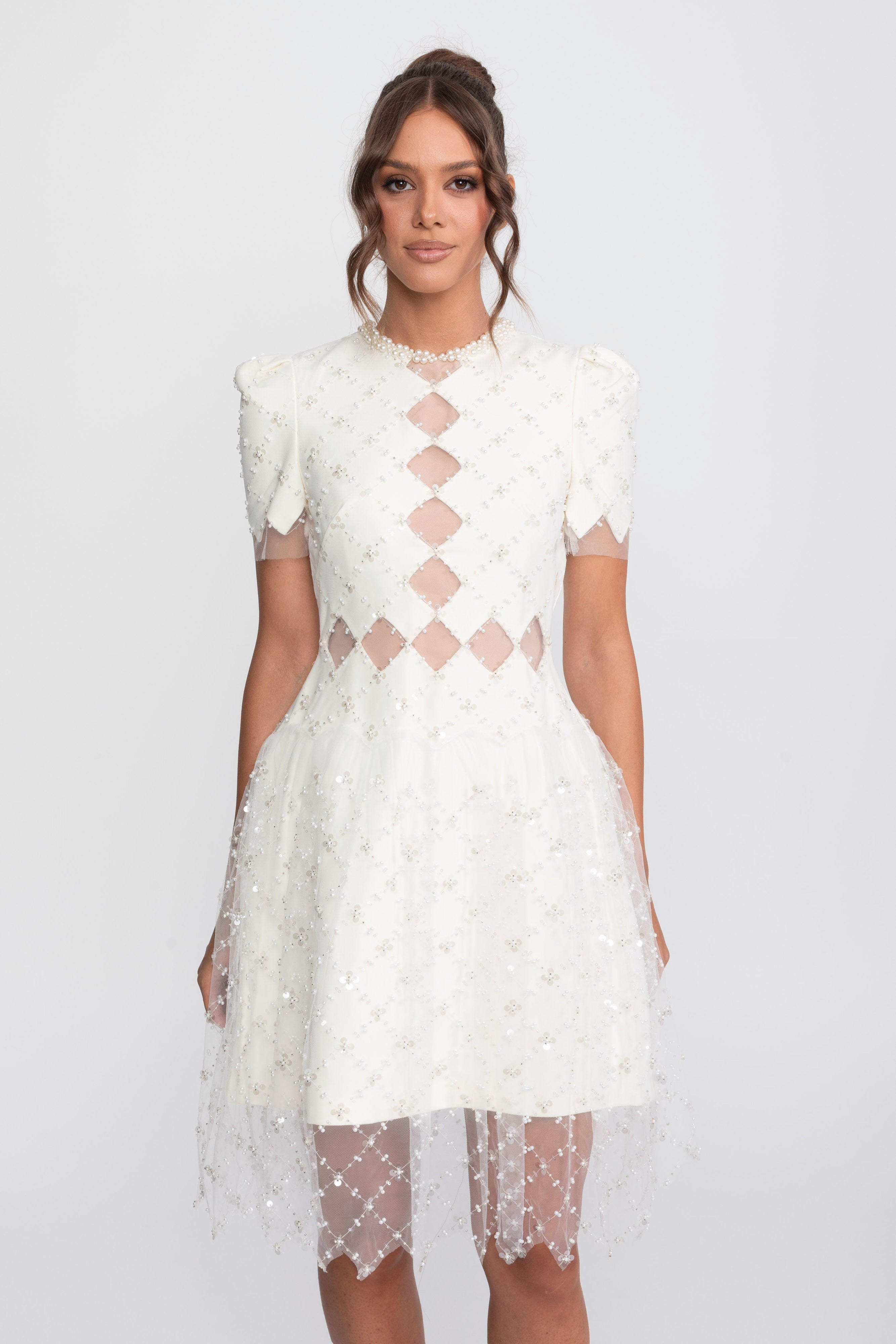 Robe perlée à découpes en diamant avec bordure en perles - Blanc 