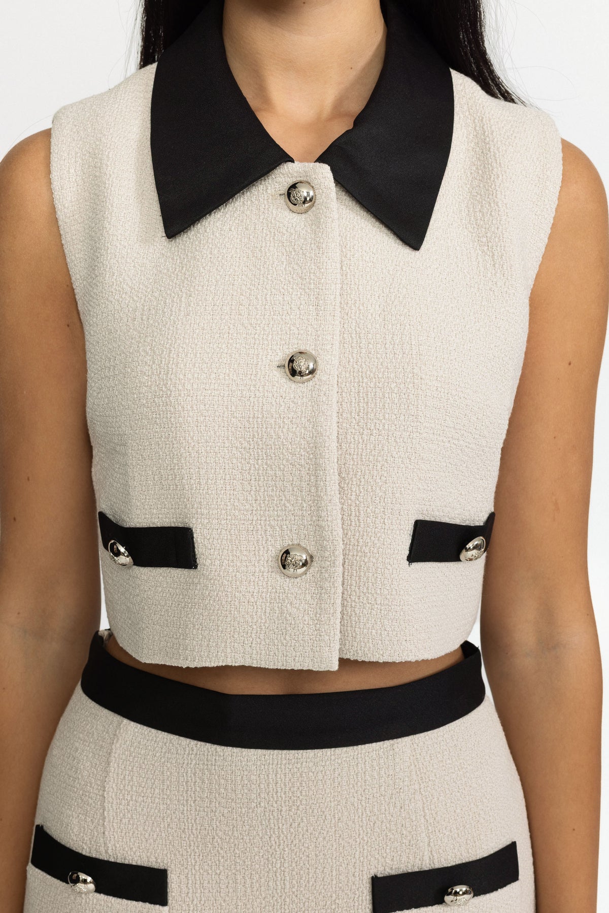 Ensemble top court en tweed à col contrastant et jupe midi - blanc cassé 