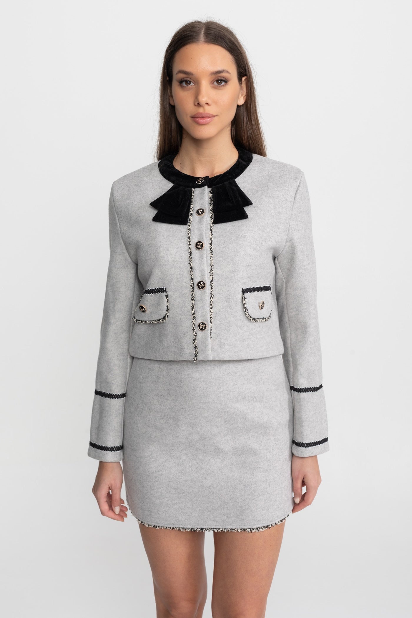 Ensemble coordonné avec détail de col nœud en velours – Gris 