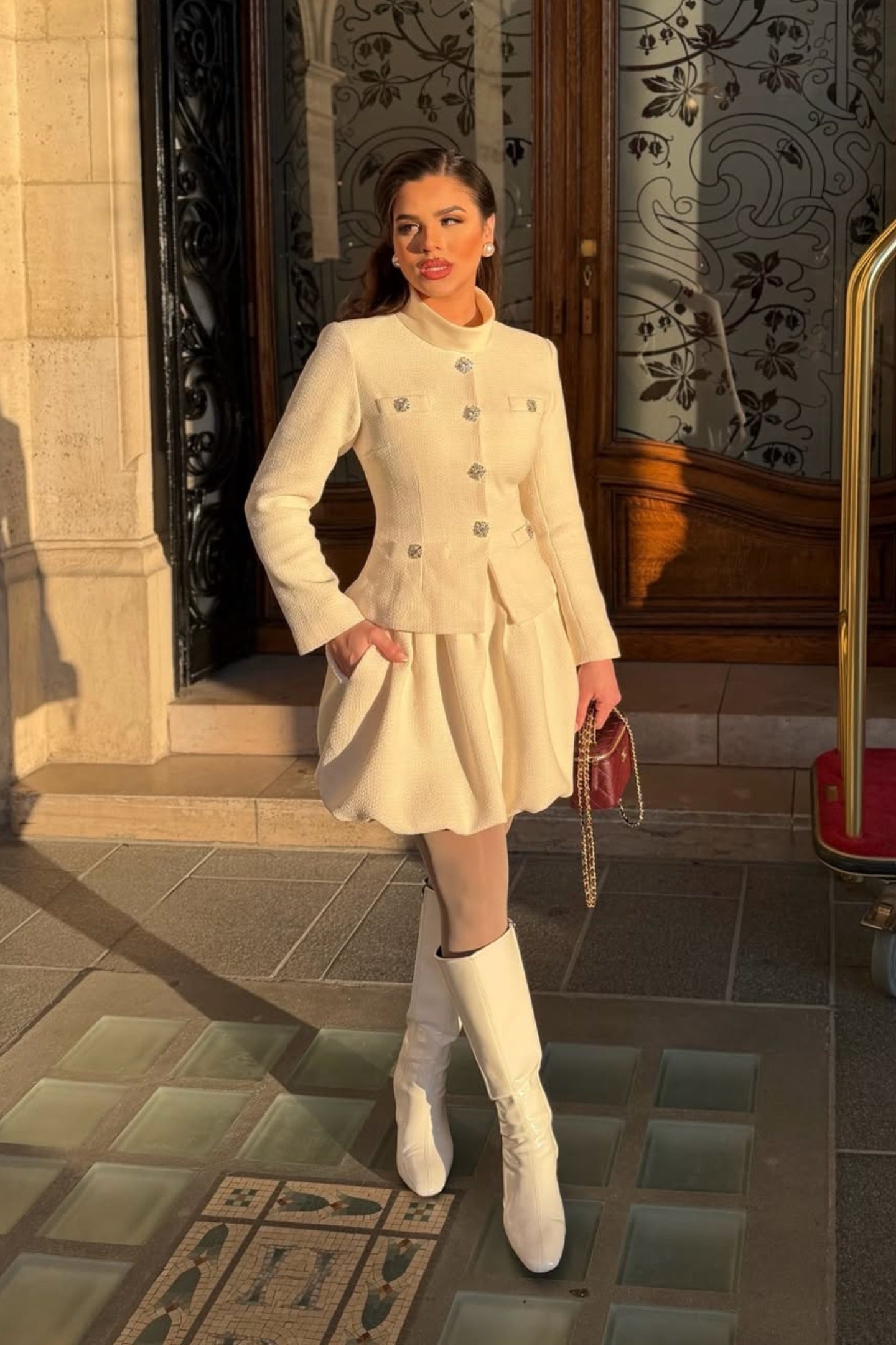 Robe Mini Texturée avec Ornements Boutons en Cristal – Ivoire 