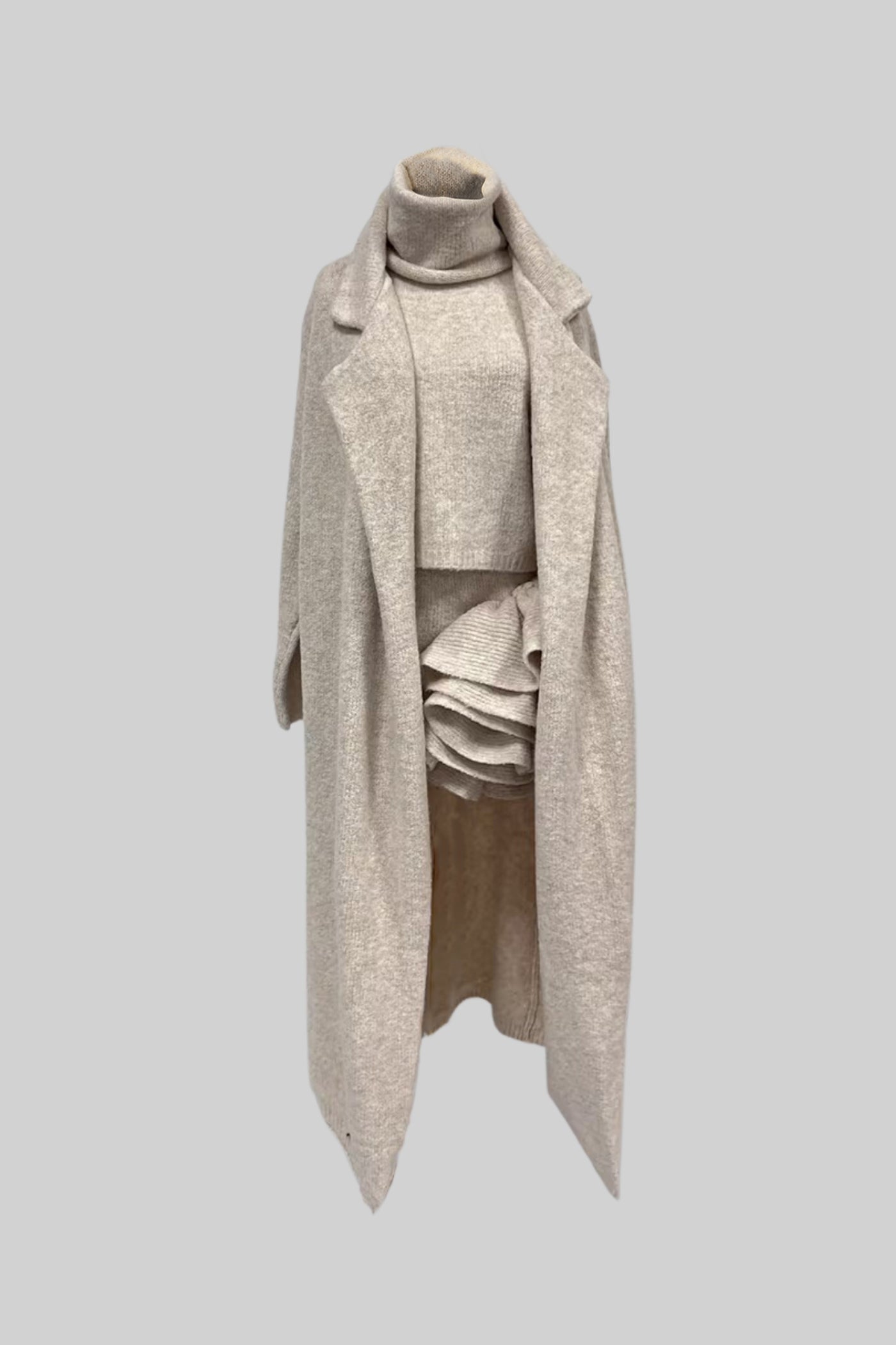 Ensemble tricoté trois pièces avec détails volumineux sculpturaux - Beige 