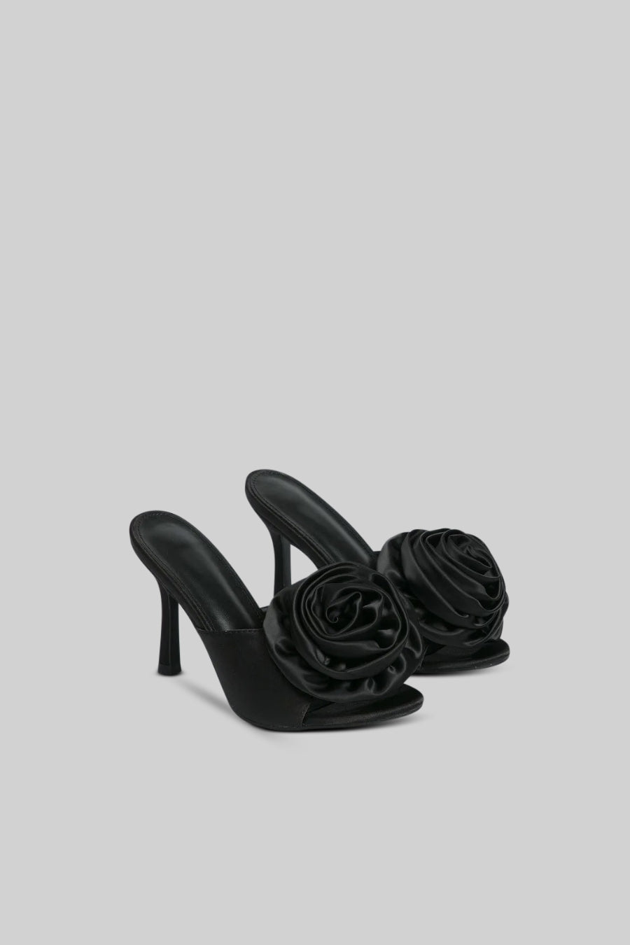 Sandales en satin avec pompon fleuri - Noir 