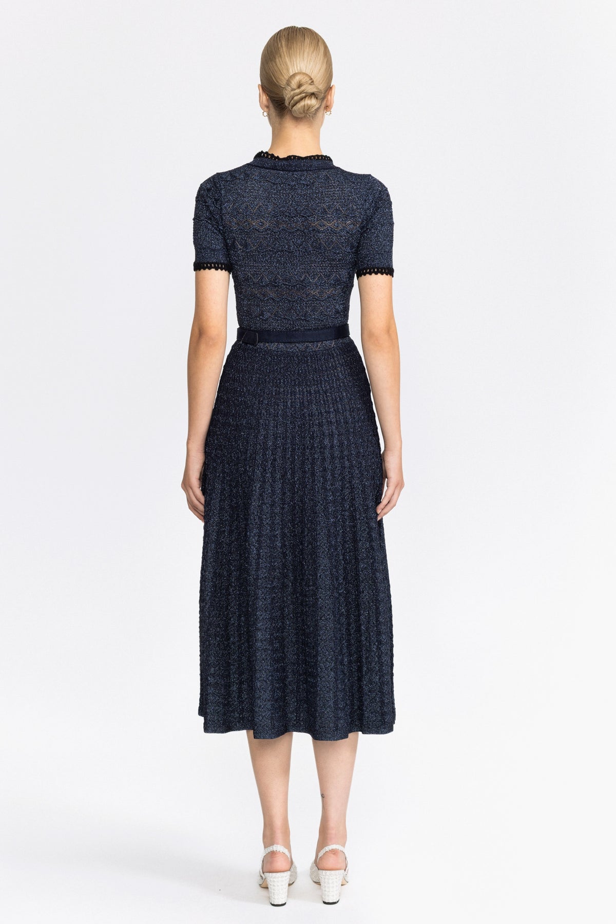 Robe midi ceinturée en maille pointelle métallisée - bleu marine 