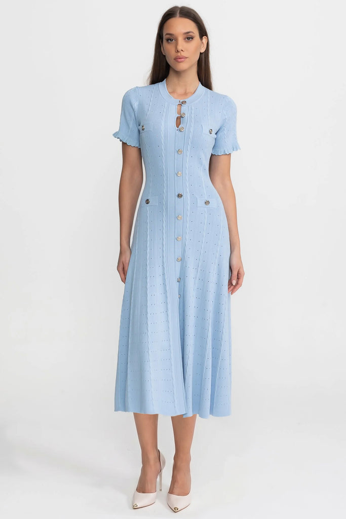 Robe midi en maille à boutons sur le devant avec manches festonnées – Baby Blue 