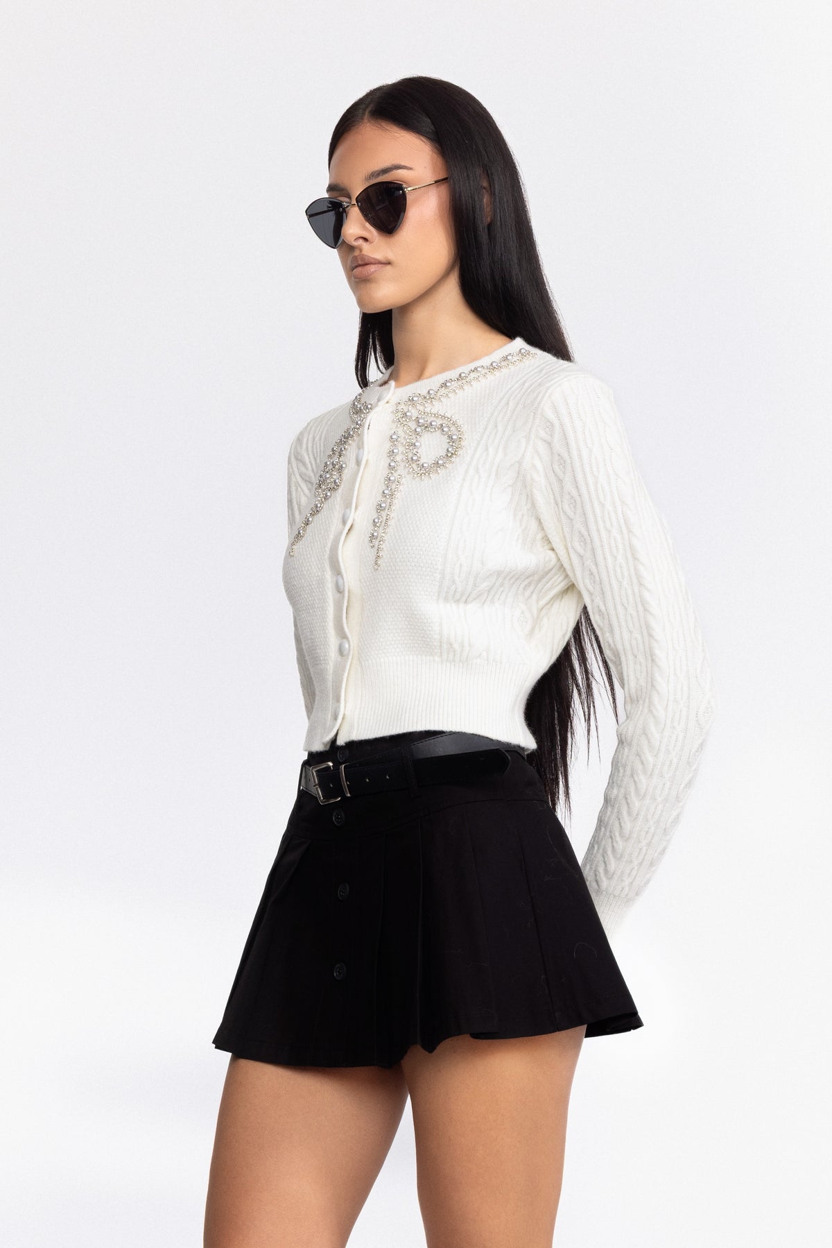 Cardigan en maille torsadée orné d’un nœud perlé - blanc 