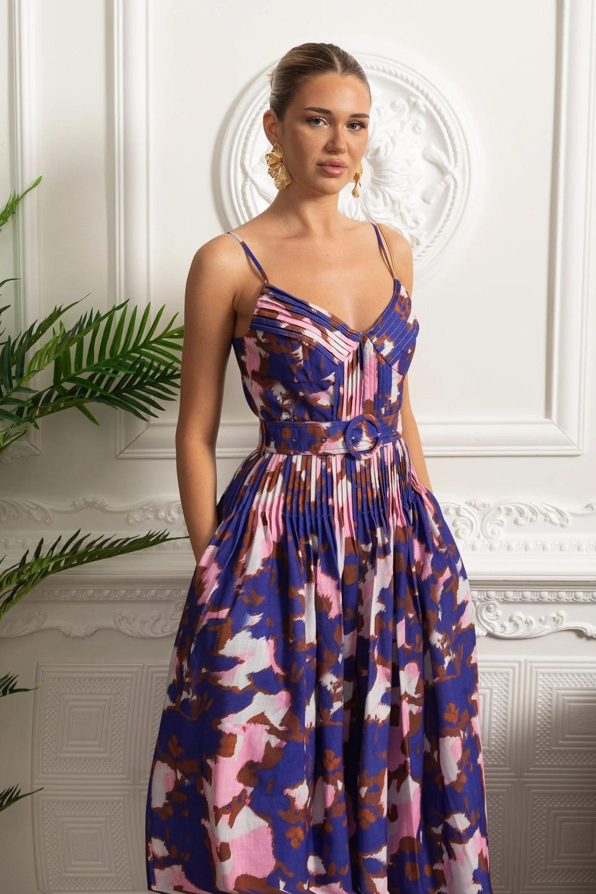 Robe midi plissée à buste ceinturé avec bretelles spaghetti - Violet 