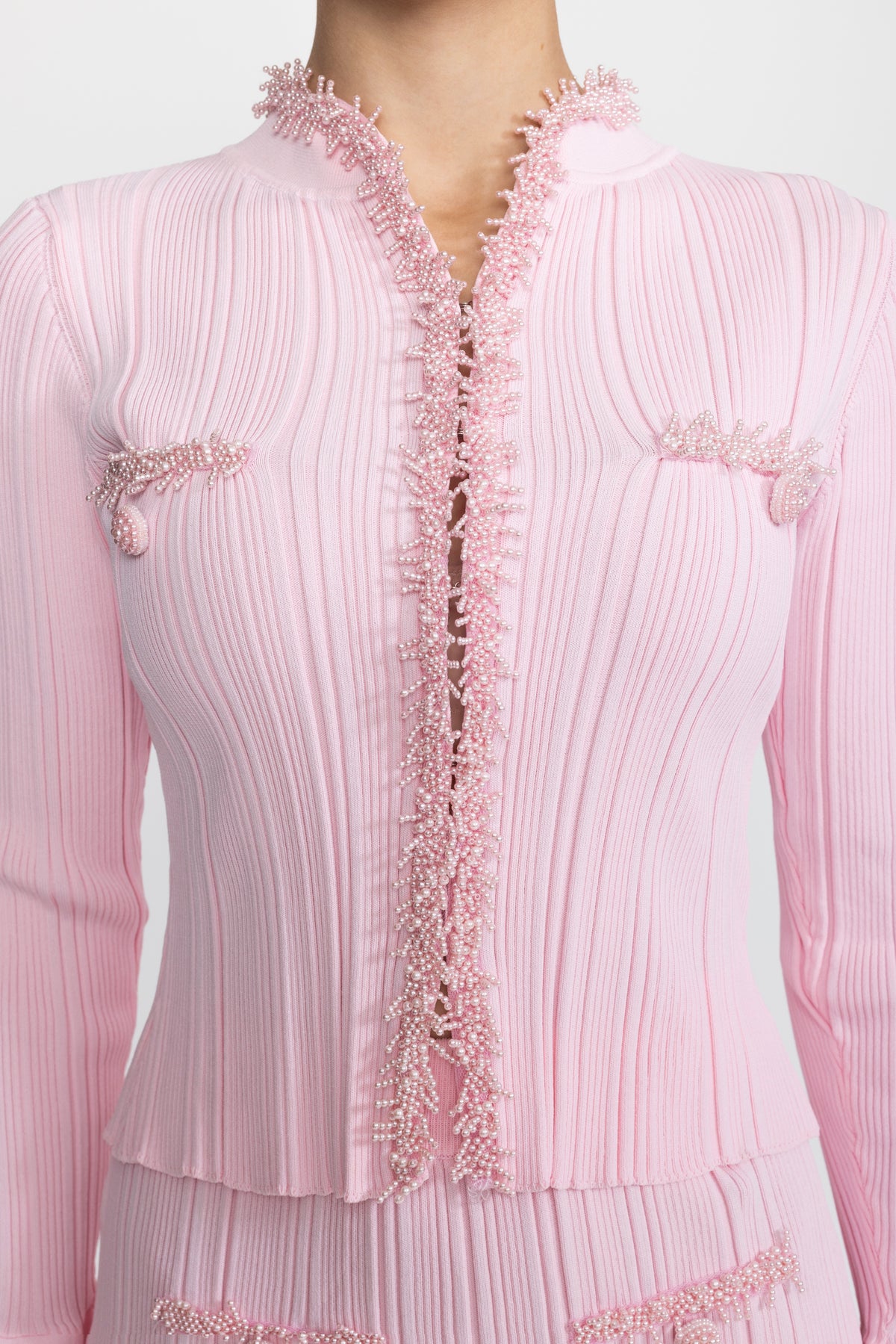 Ensemble coordonné cardigan en maille côtelée à finitions perlées et mini-jupe - Rose 