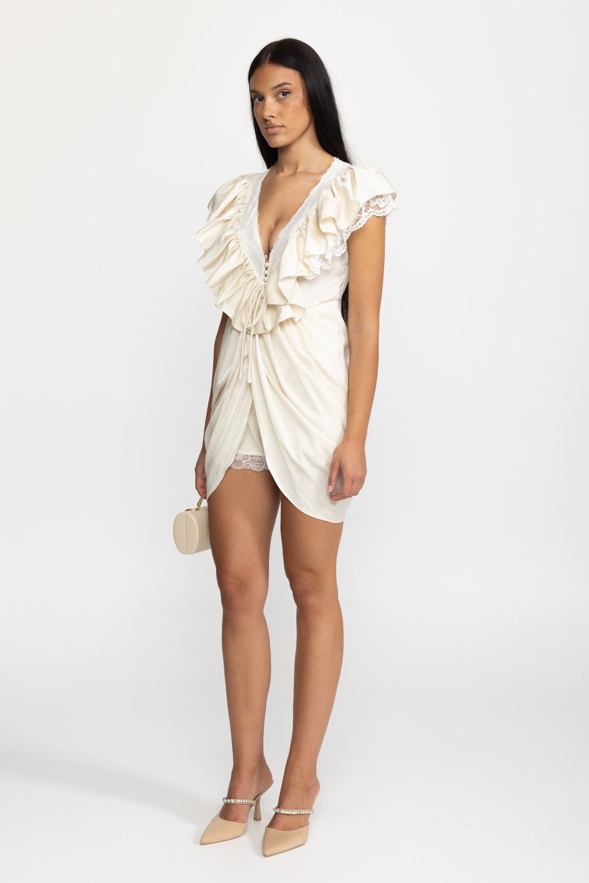 Ensemble coordonné top portefeuille en satin à volants et short bordé de dentelle - Ivoire 