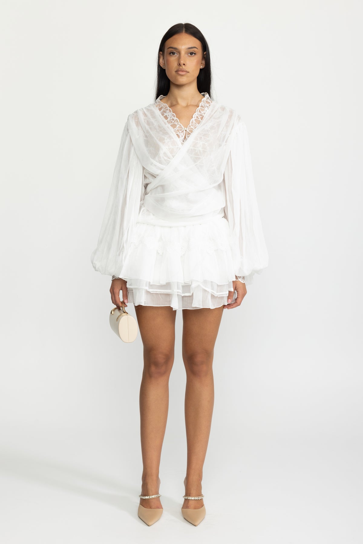 Ensemble coordonné blouse portefeuille en mousseline à empiècement en dentelle et mini-jupe à volants - Blanc 