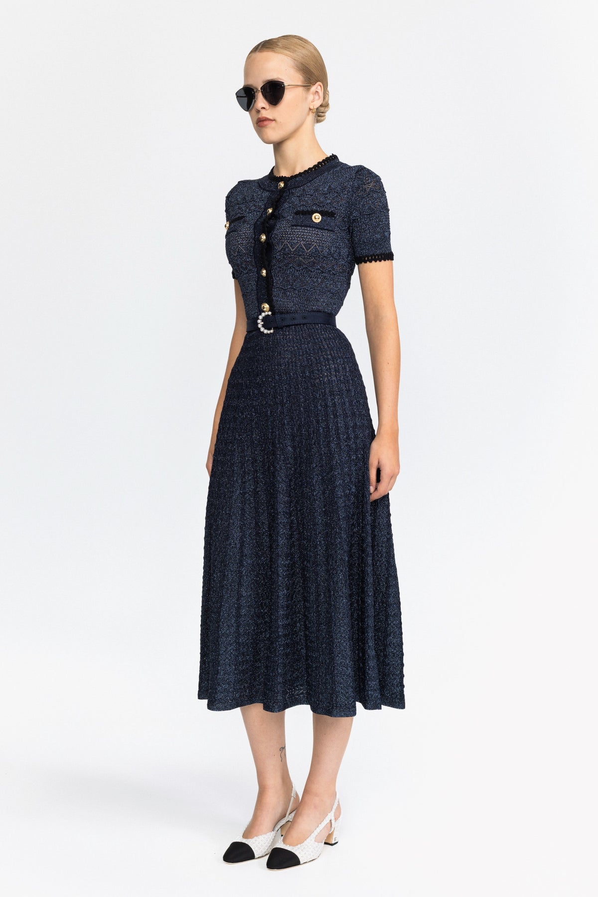 Robe midi ceinturée en maille pointelle métallisée - bleu marine 