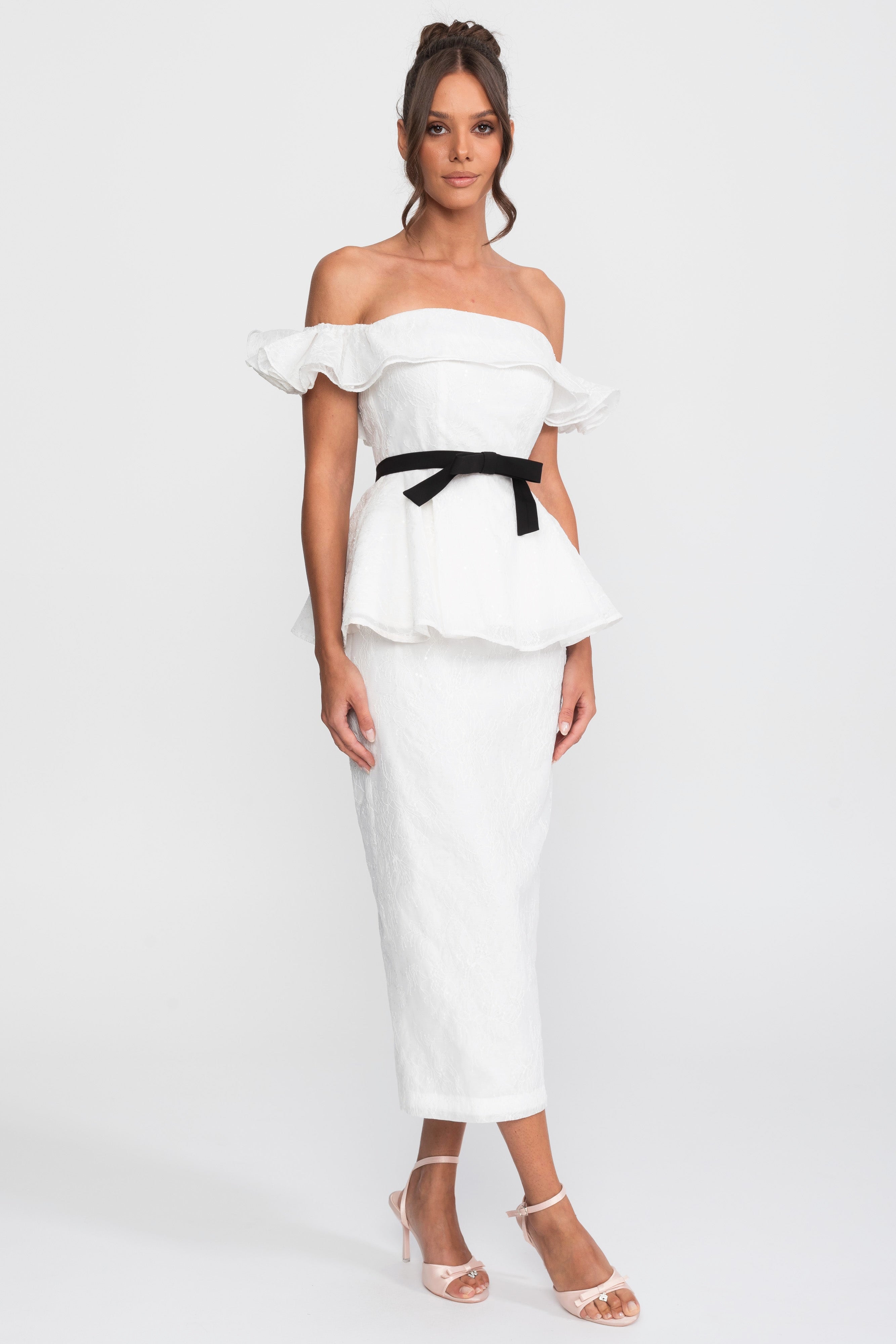 Ensemble top et jupe péplum à épaules dénudées avec ceinture ruban noire - Blanc 
