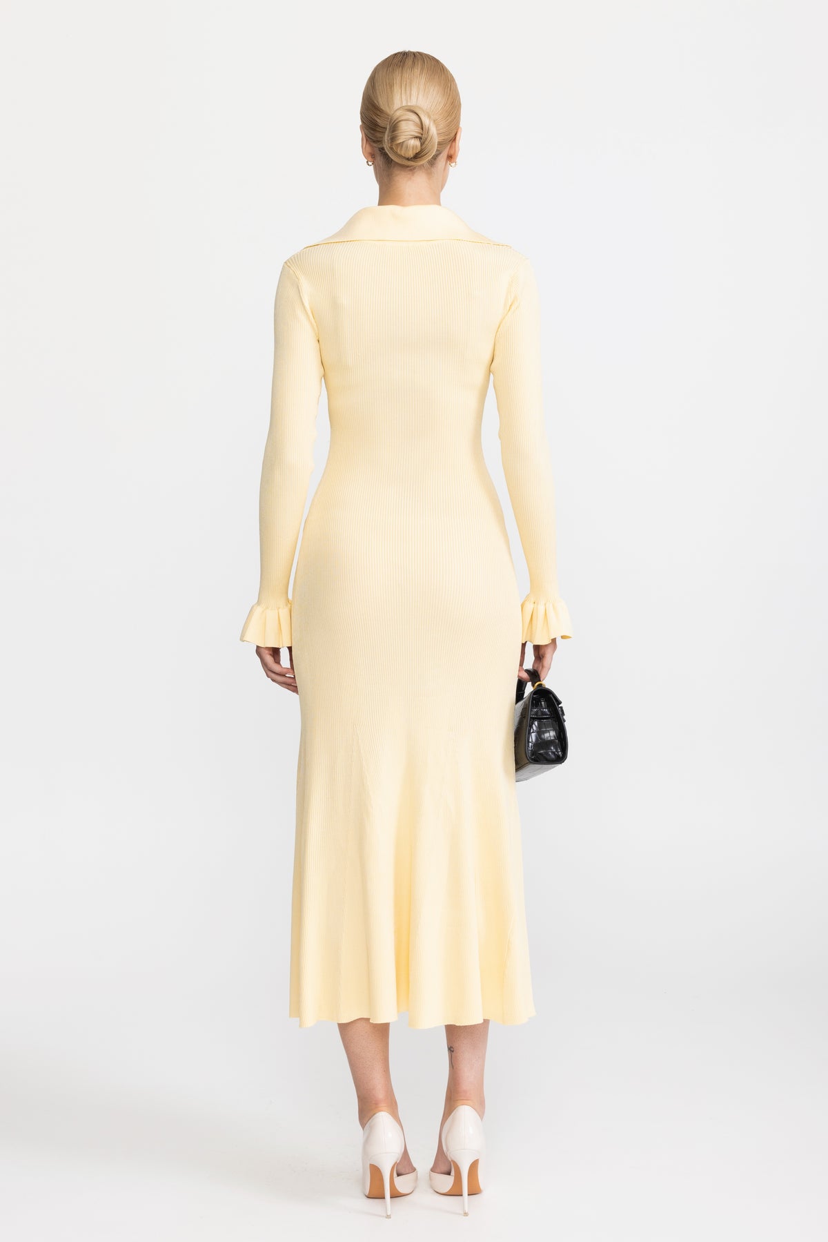Robe midi en maille côtelée à col lavallière et poignets volantés - Jaune 