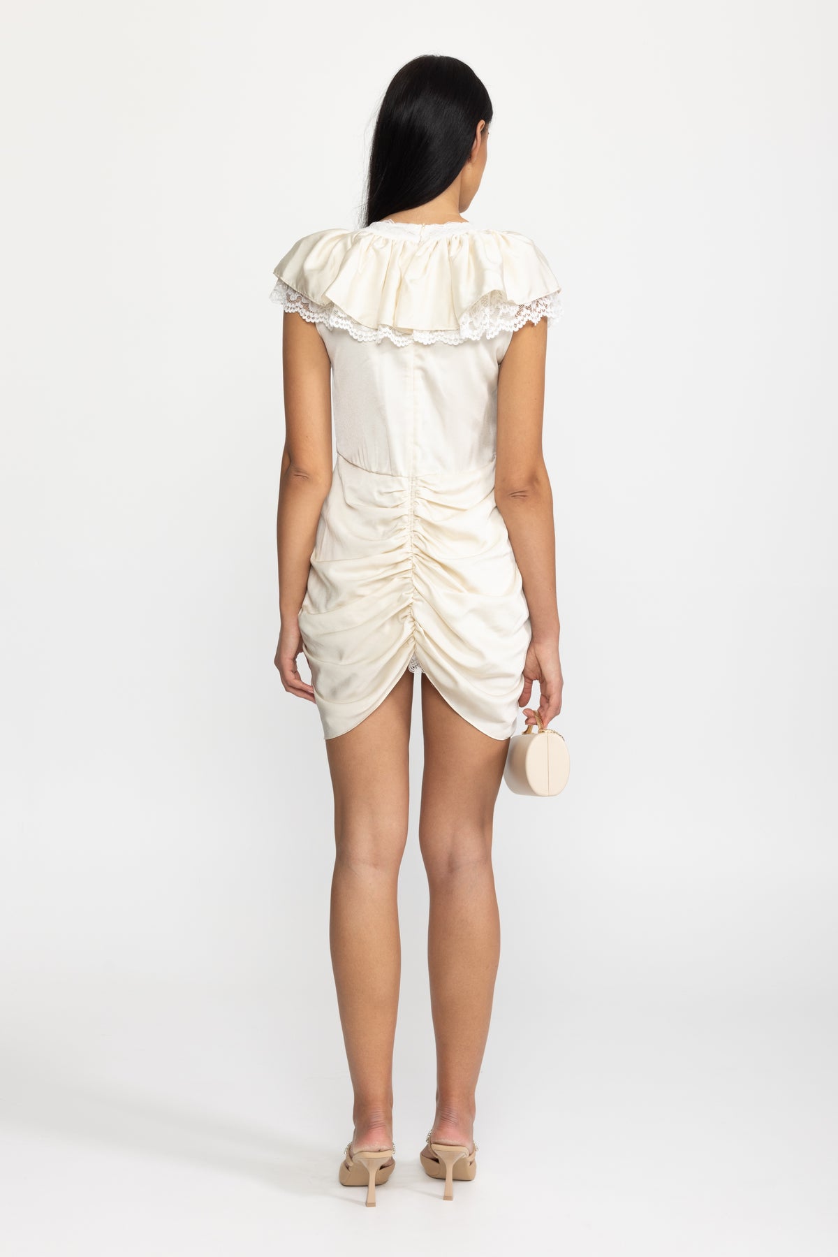 Ensemble coordonné top portefeuille en satin à volants et short bordé de dentelle - Ivoire 