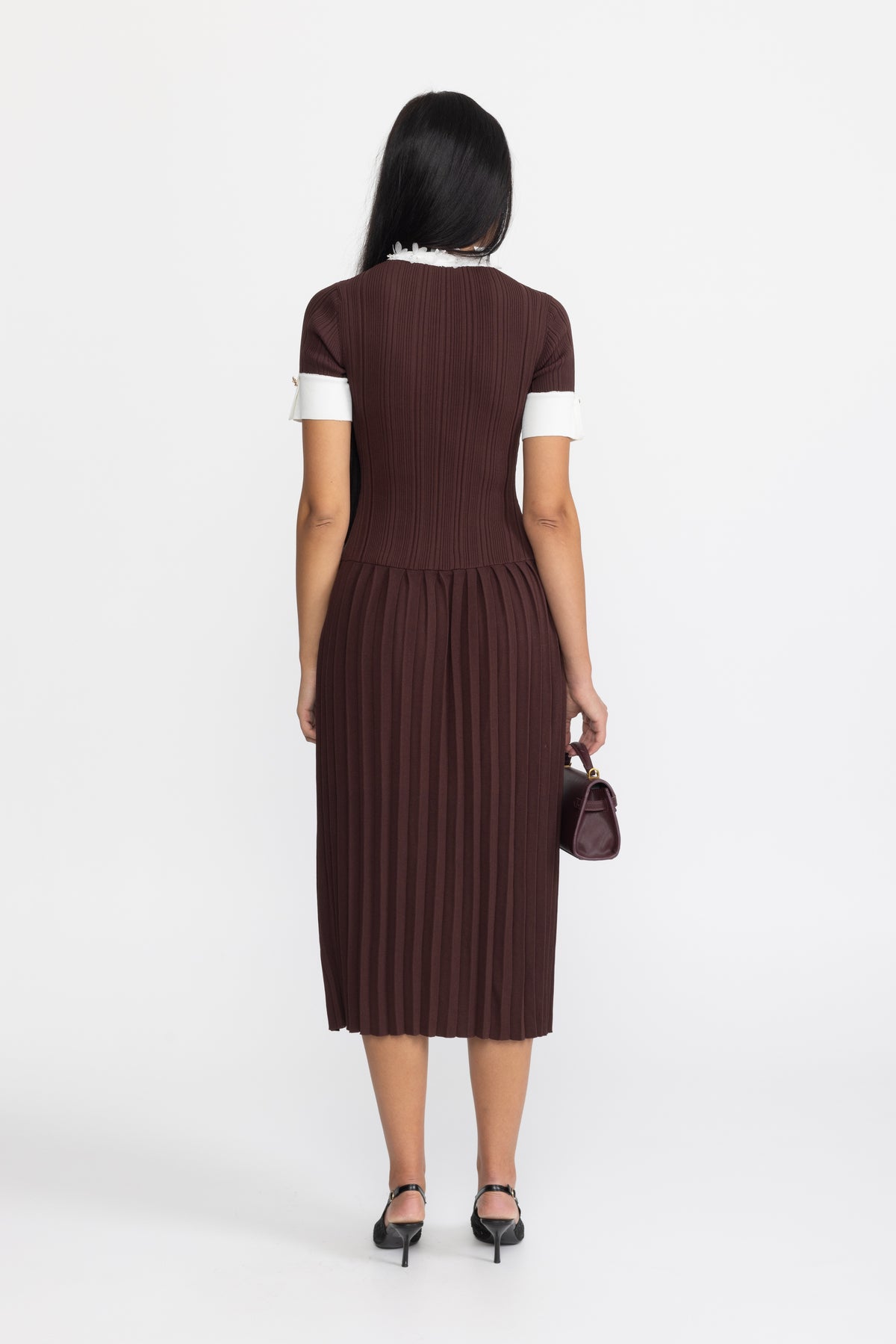 Robe midi en maille plissée à finitions volantées - Chocolate 