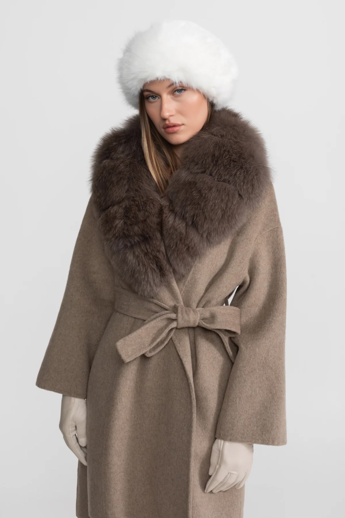 Manteau en laine avec col en fourrure de renard et ceinture à nouer – Kaki 