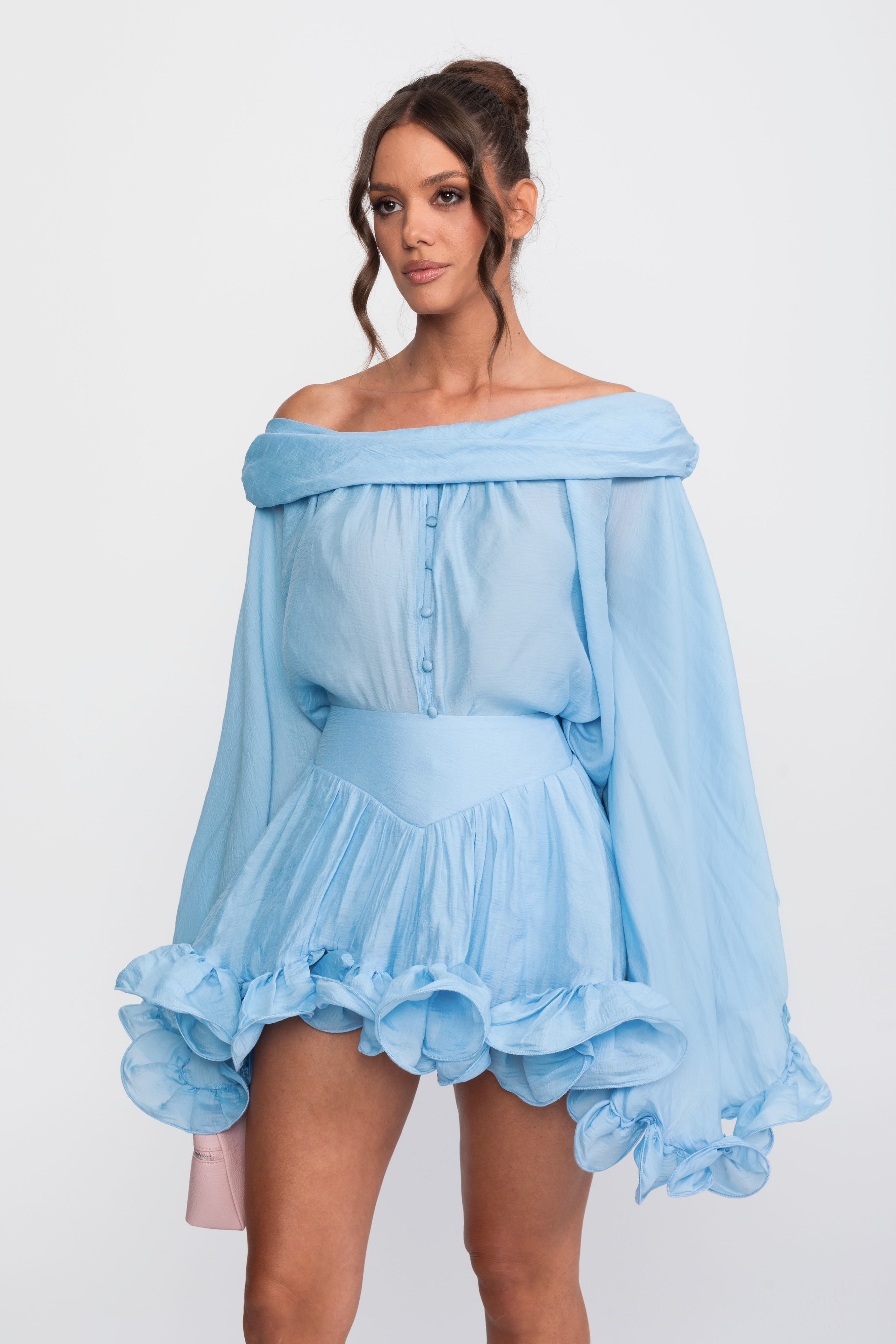 Mini-robe à épaules dénudées avec ourlet à volants et manches longues - Light Blue 