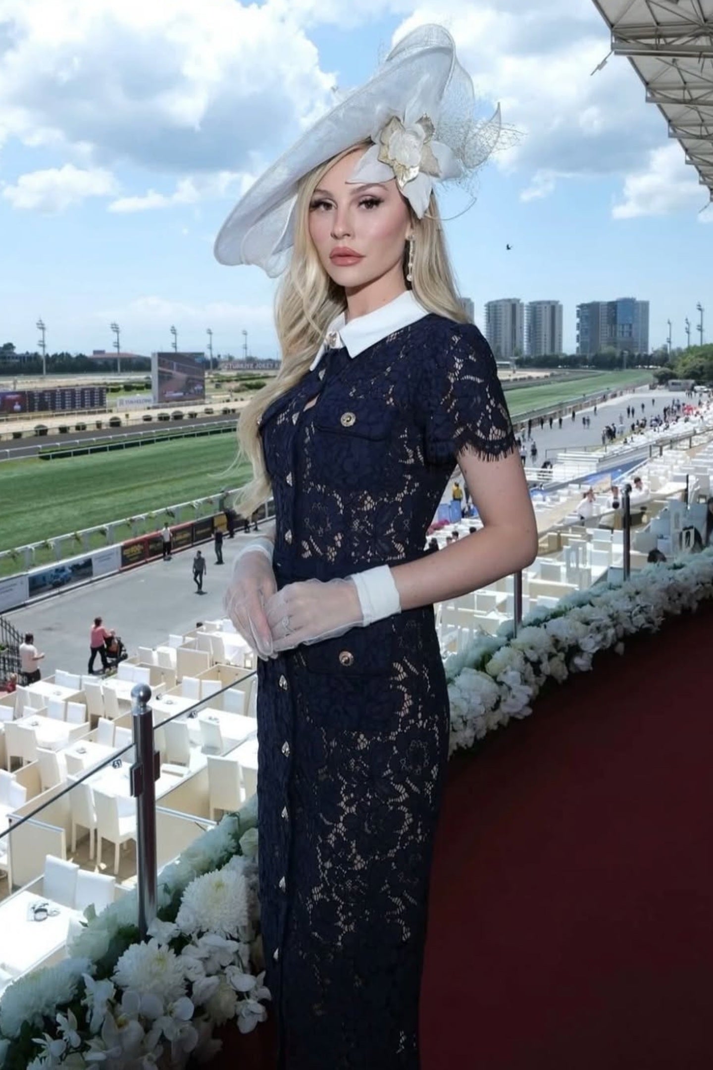 Robe Midi en Dentelle Florale avec Col Tailleur et Taille Ceinturée - Bleu Marine 