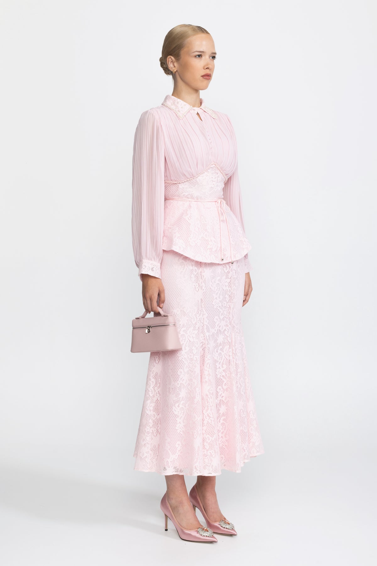 Ensemble coordonné blouse en chiffon plissé et jupe sirène en dentelle - rose 