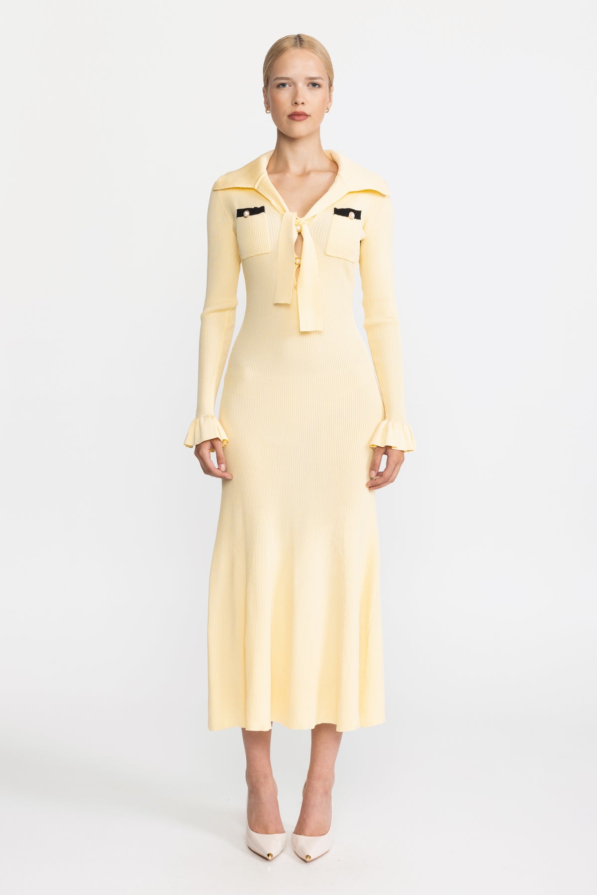 Robe midi en maille côtelée à col lavallière et poignets volantés - Jaune 