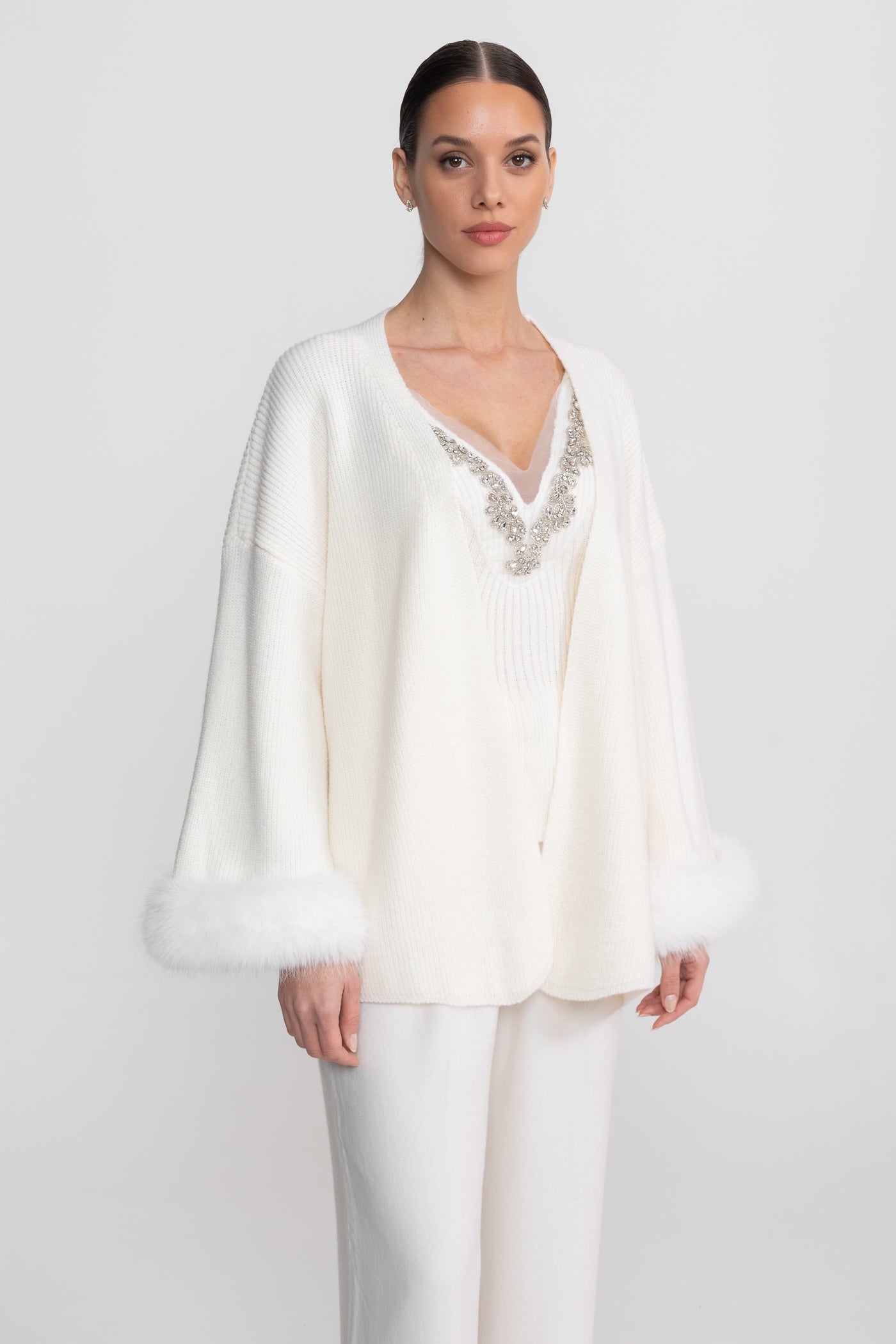 Ensemble en maille deux pièces avec ornements en cristal et poignets bordés - Blanc 