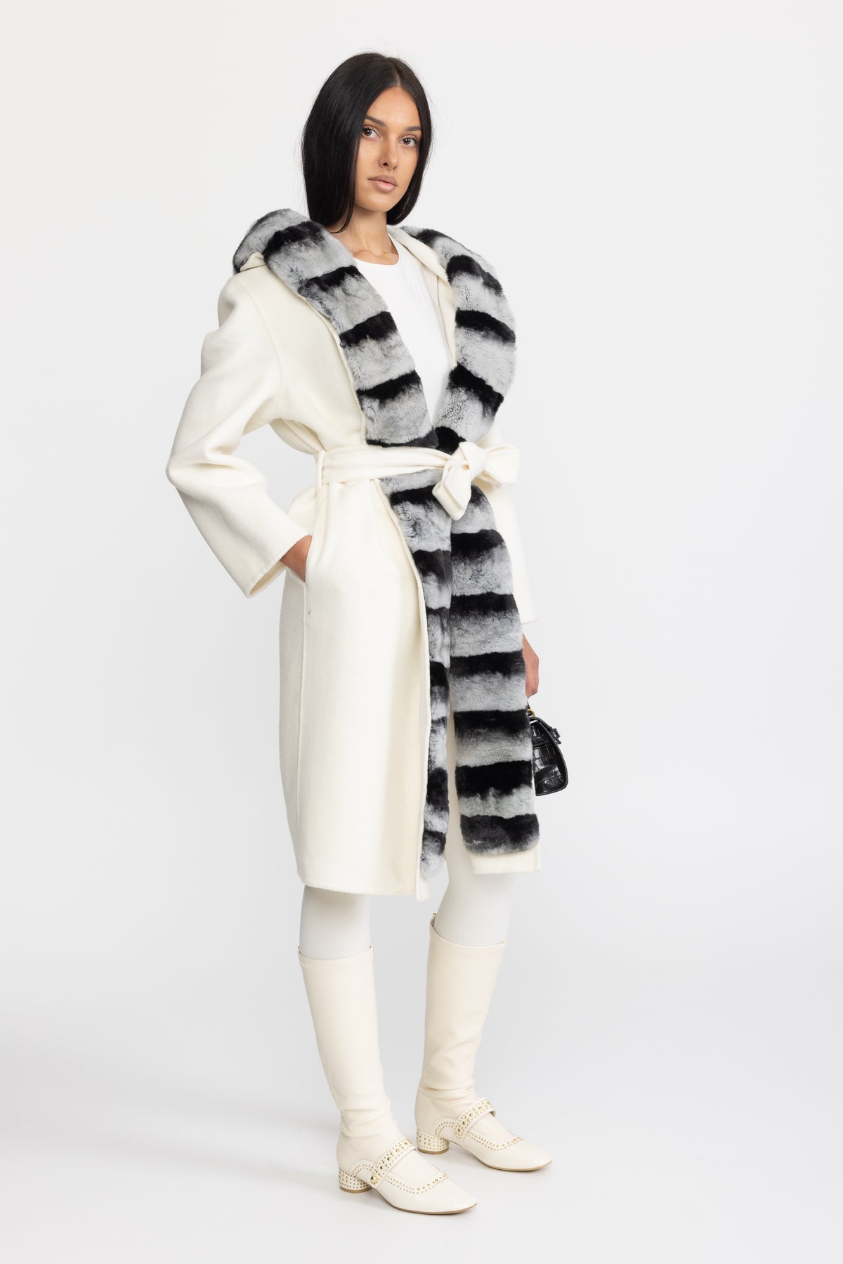 Manteau portefeuille en laine à capuche bordée de fourrure de lapin rex - Ivoire 
