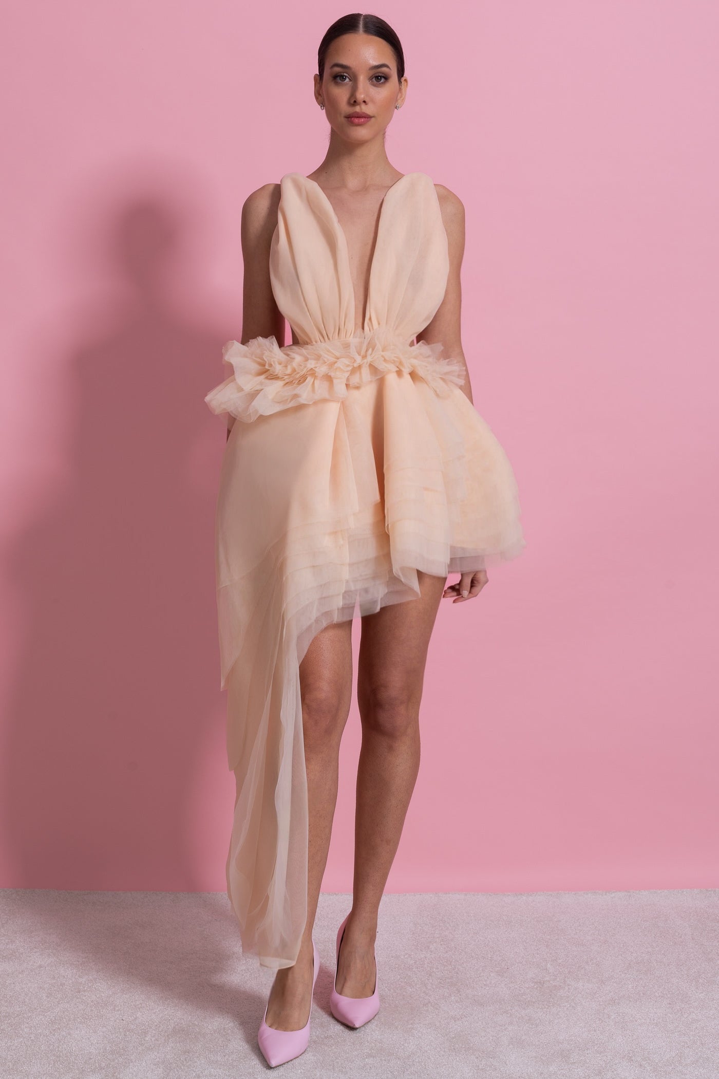Robe Mini Sans Manches Décolletée Avec Traîne Asymétrique en Tulle - Champagne 