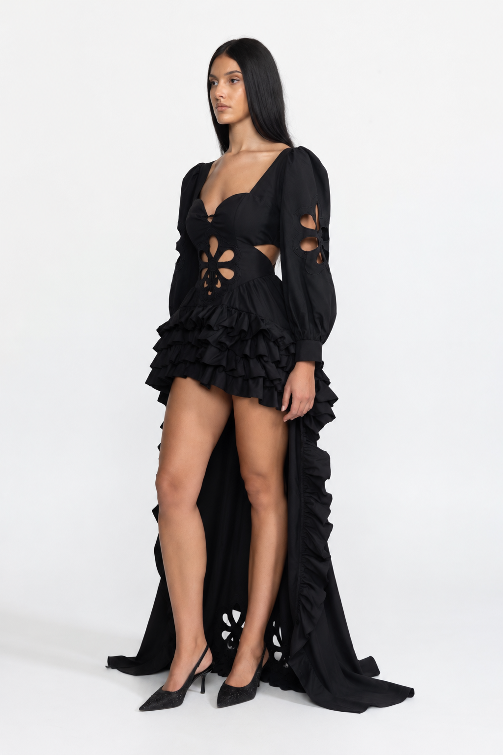 Robe asymétrique à volants, manches bouffantes et découpes brodées - Noir 