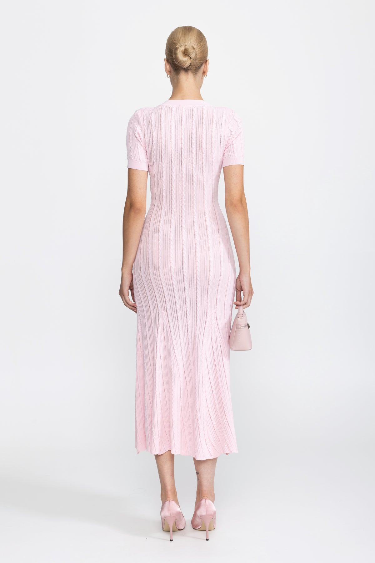 Robe midi en maille torsadée à boutons bijoux - rose 