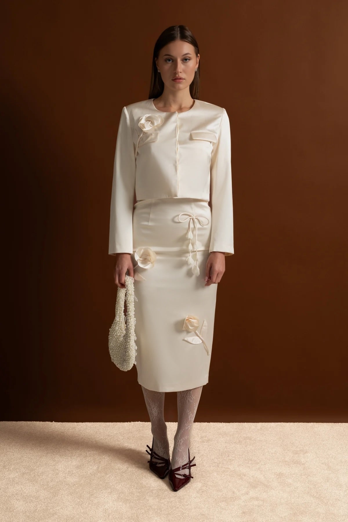 Jupe crayon en taffetas avec nœud et détails floraux - Ivoire 