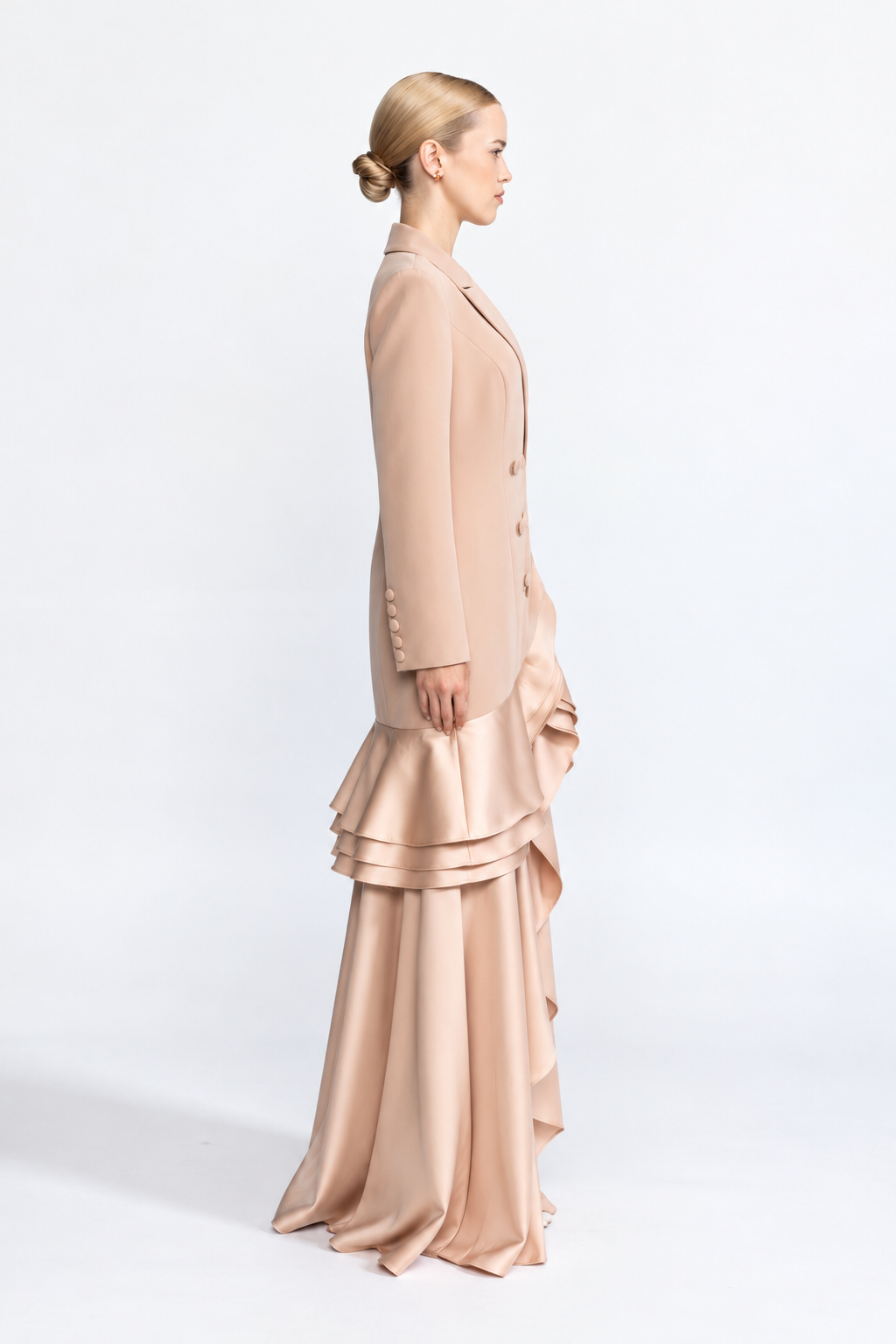 Robe longue blazer croisée à ourlet volanté en satin - beige 