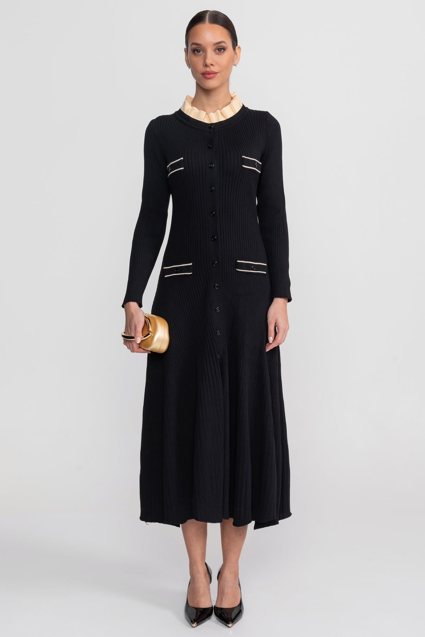 Robe midi à manches longues avec patte de boutonnage frontale et bordure de poche contrastée - Noir 