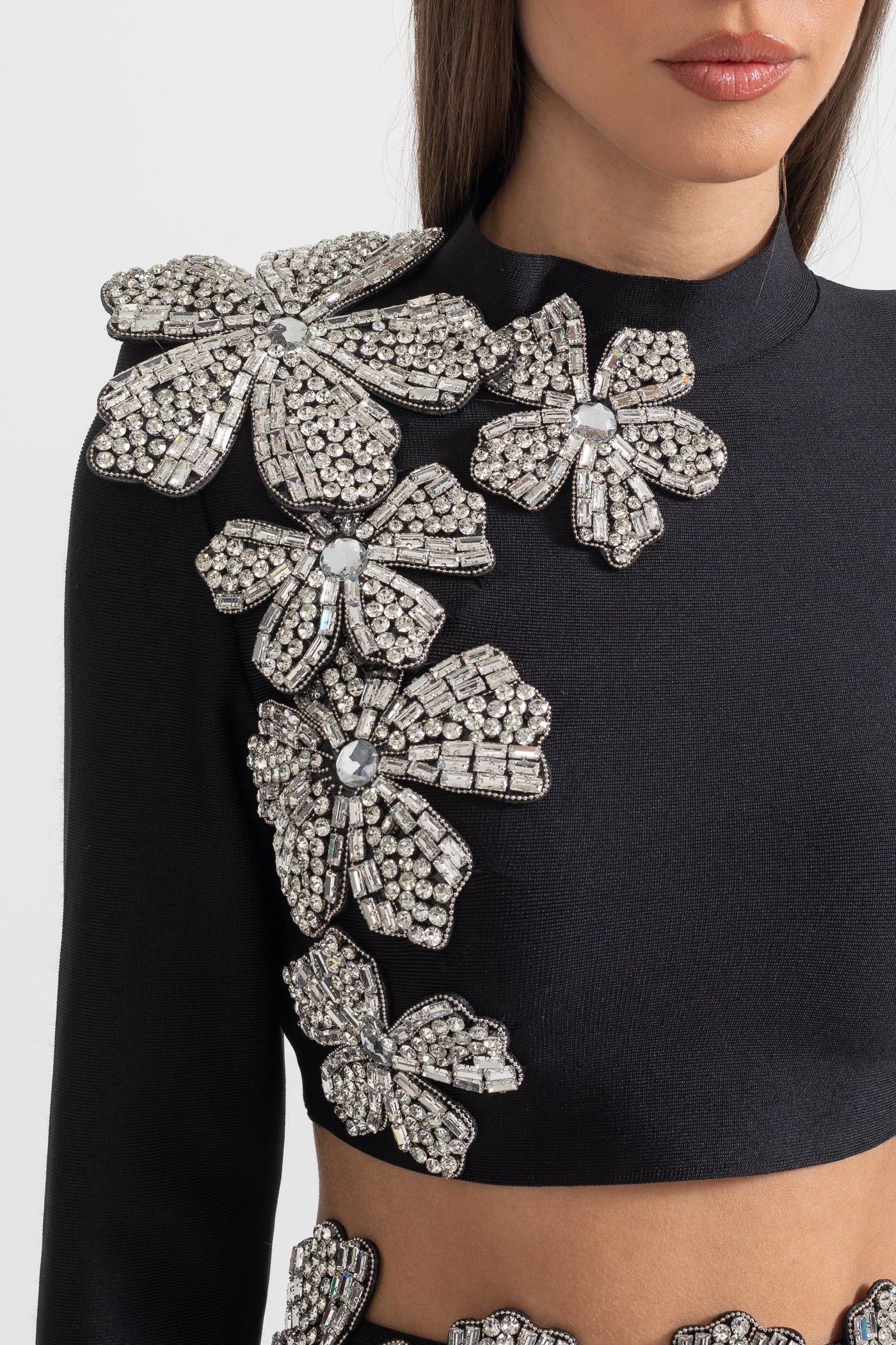 Ensemble 2 pièces avec accent de fleur en diamant, composé d'un haut à manches longues et d'une mini-jupe - Noir 