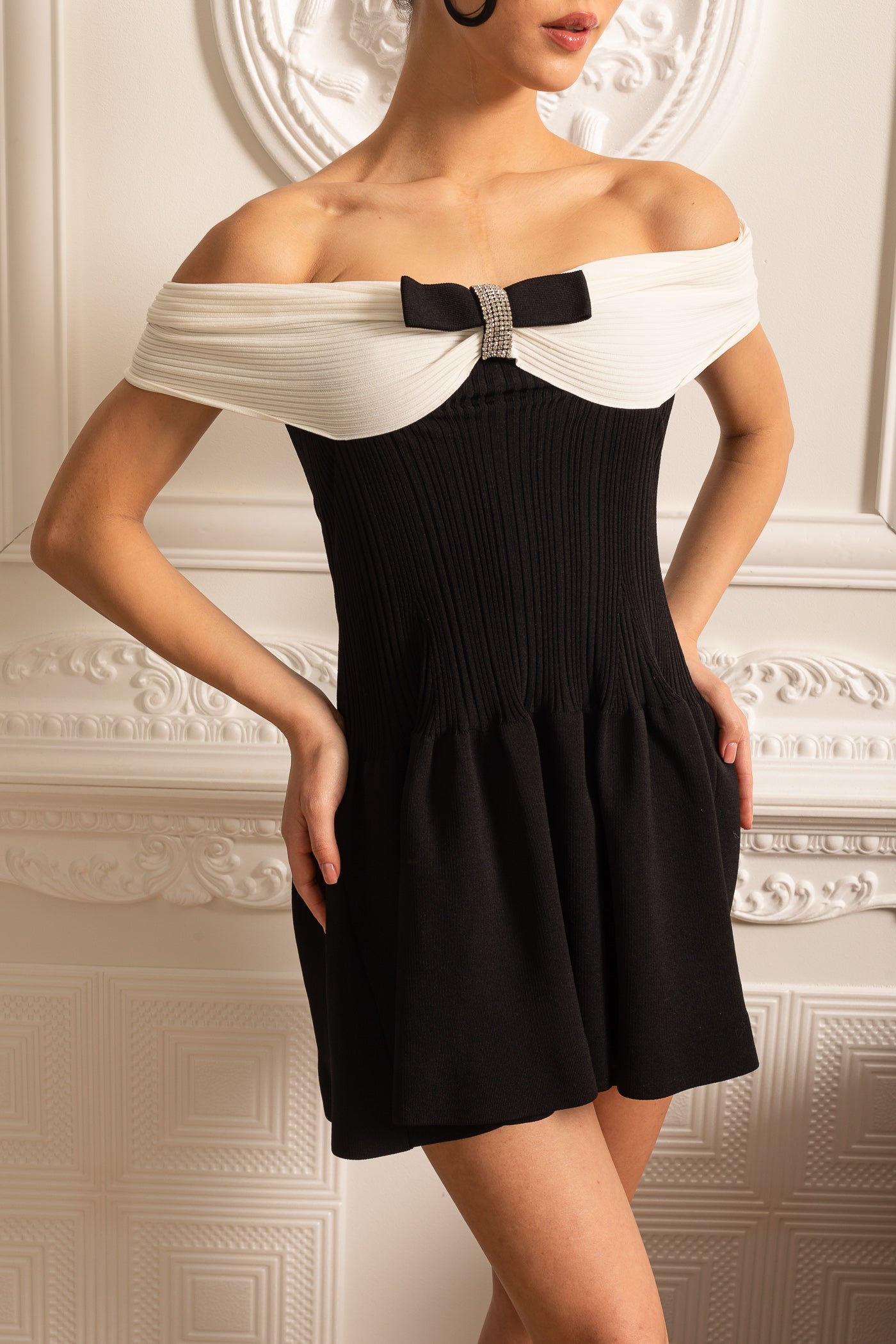 Elegant Off-Shoulder Mini Dress With Contrasting Bustier And Bow - Black