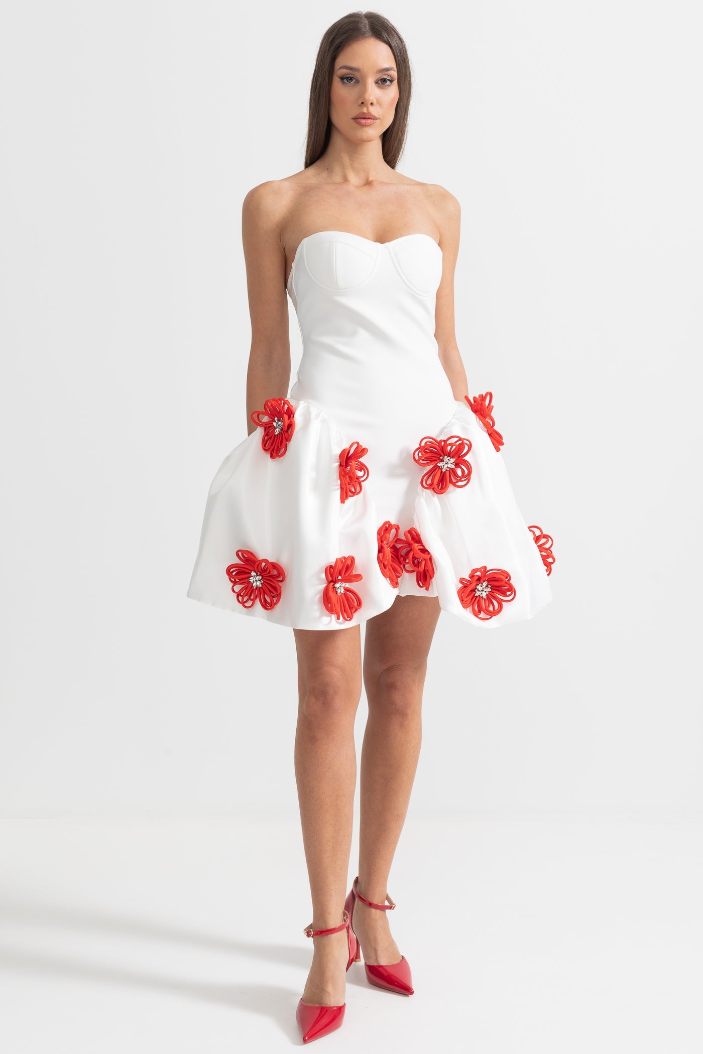 Robe courte élégante avec ornements floraux argentés 3D - Blanc 