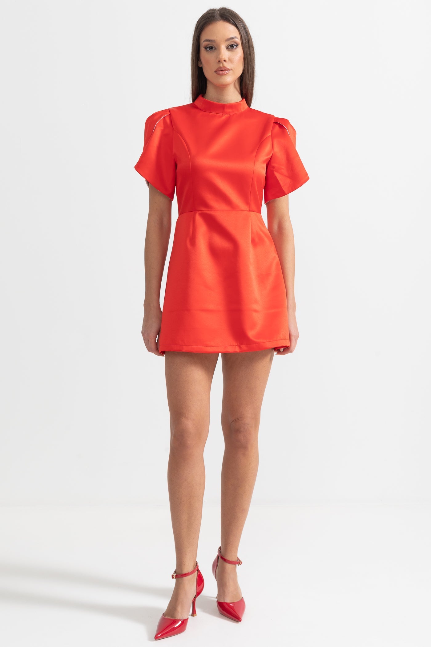 Robe courte élégante avec découpe dans le dos et nœud - Rouge 