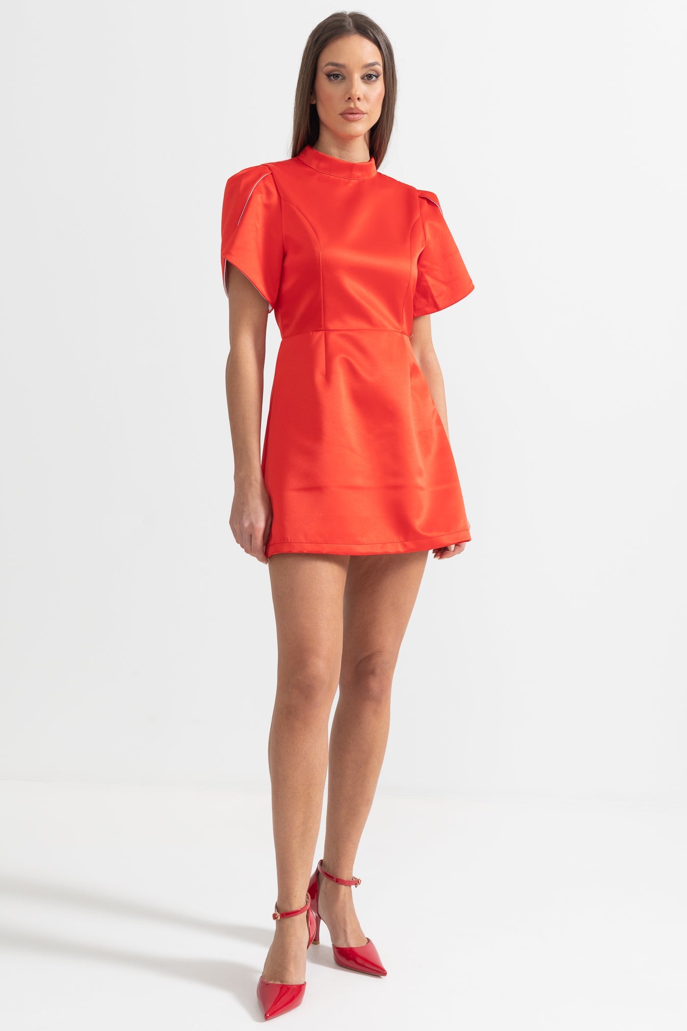 Robe courte élégante avec découpe dans le dos et nœud - Rouge 