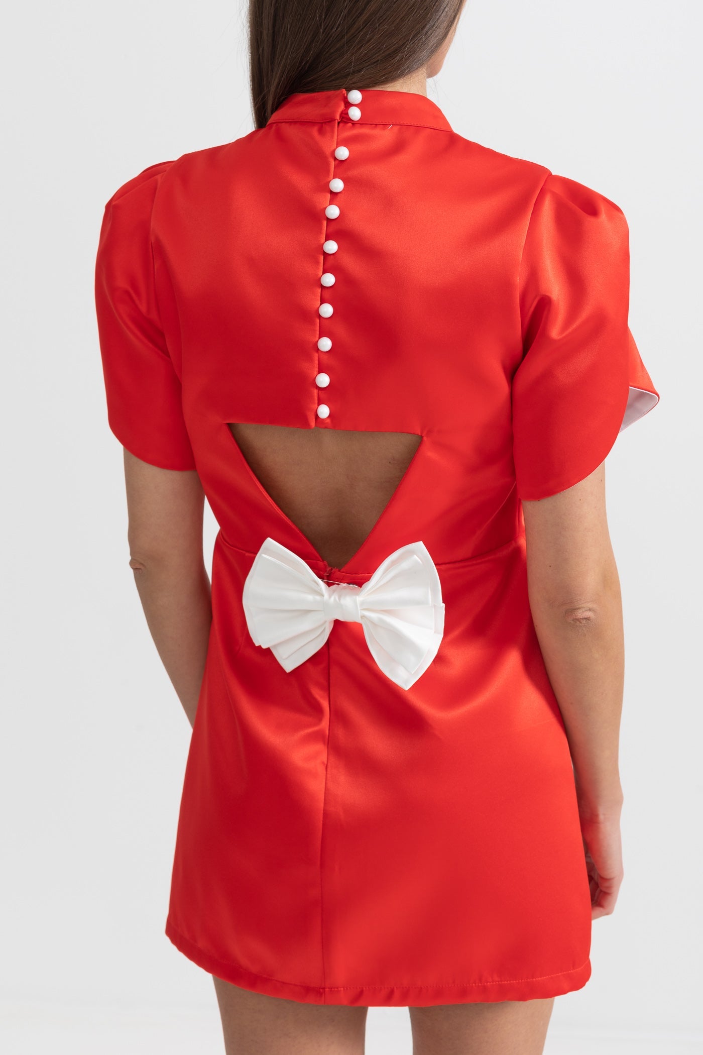 Robe courte élégante avec découpe dans le dos et nœud - Rouge 