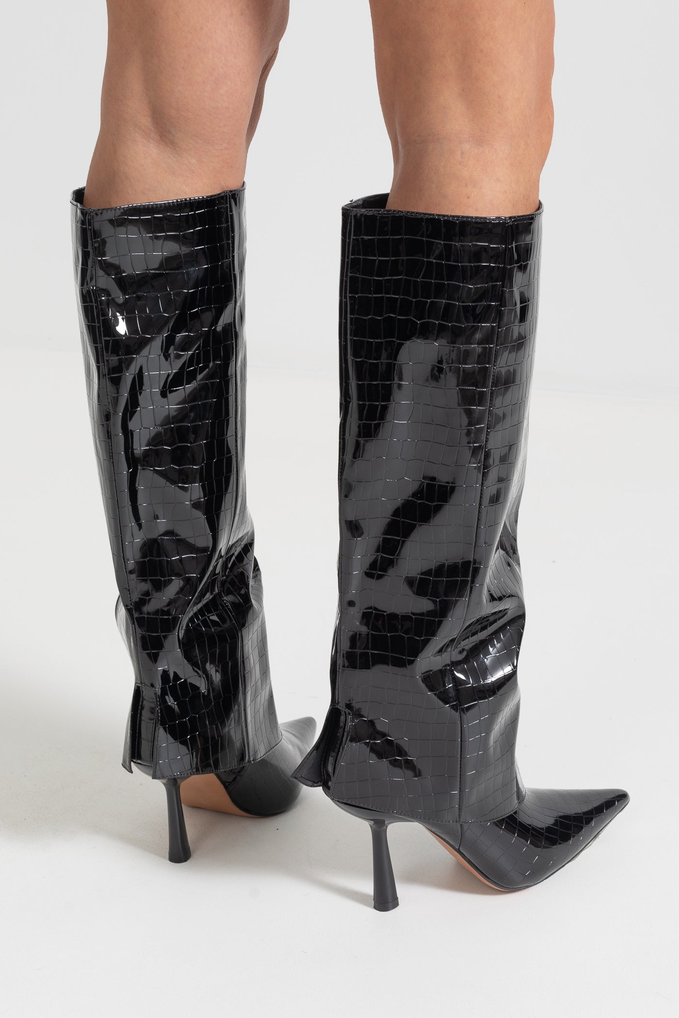 Bottes pointues hauteur genou à motif peau d'alligator - Noir 